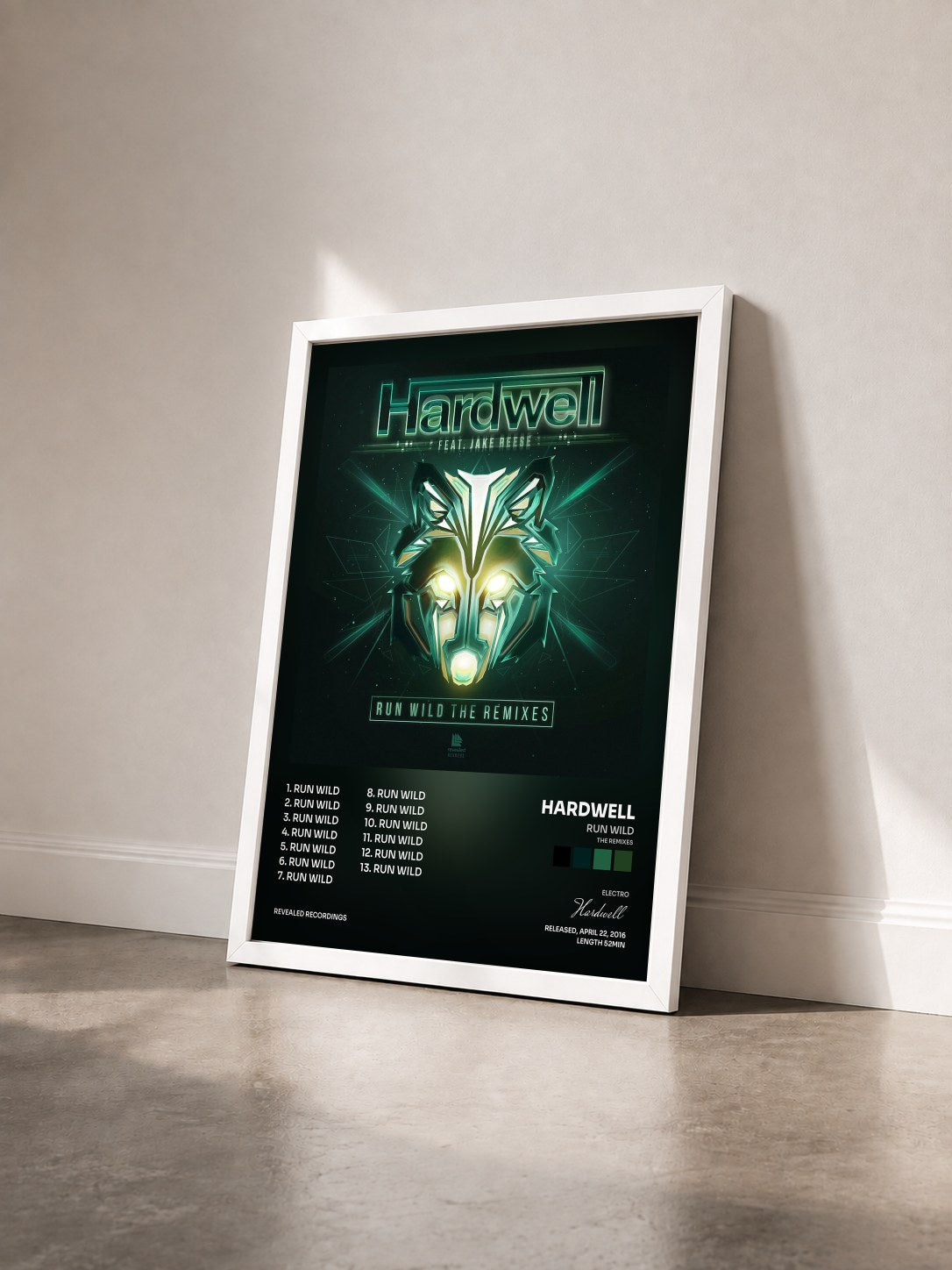 #blanc Tableau de l'album Run Wild (The Remixes) de Hardwell vu de trois quarts, cadre blanc