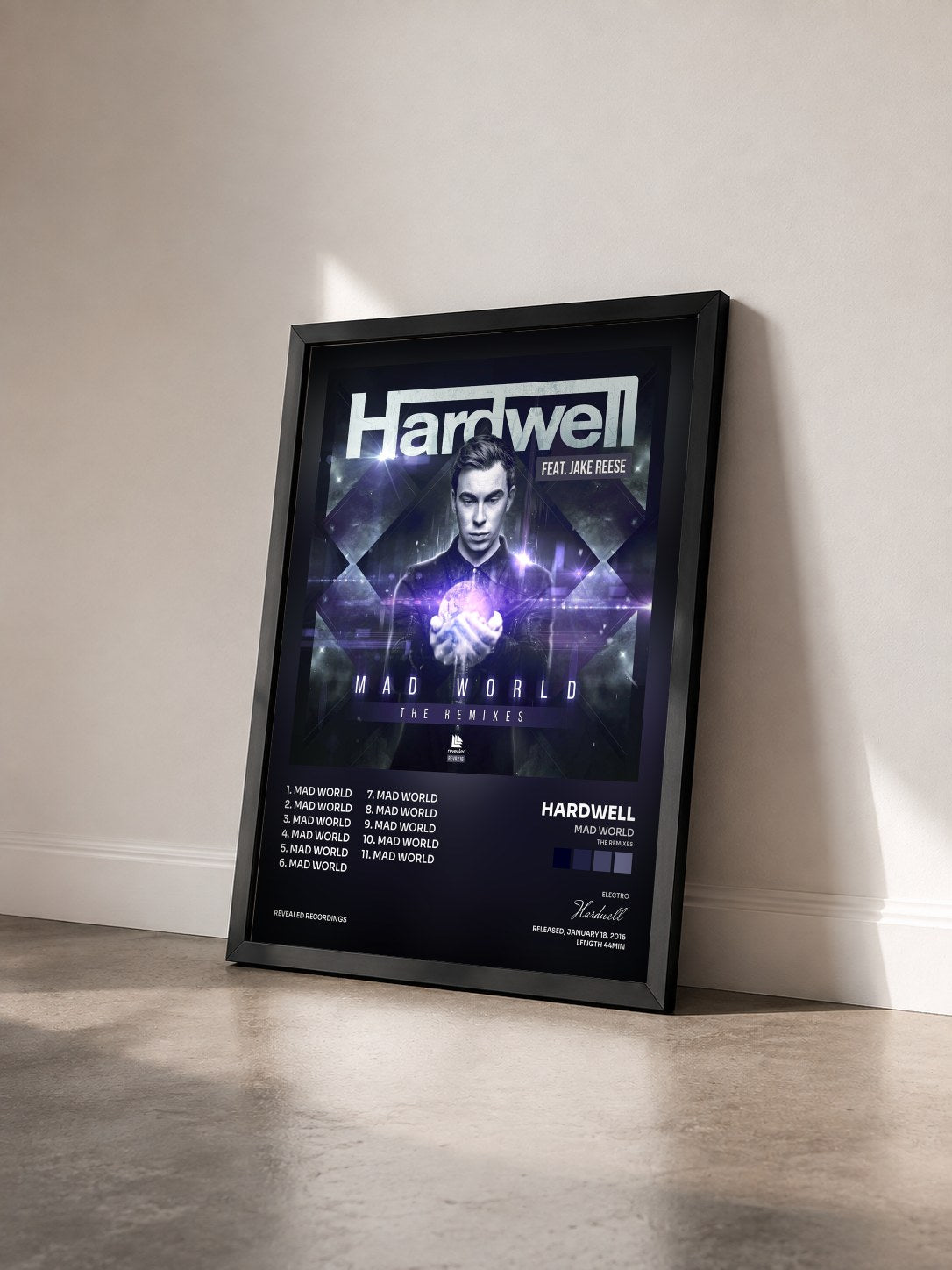#noir Mad World (The Remixes) di Hardwell in stampa incorniciata vista di tre quarti, cornice nera