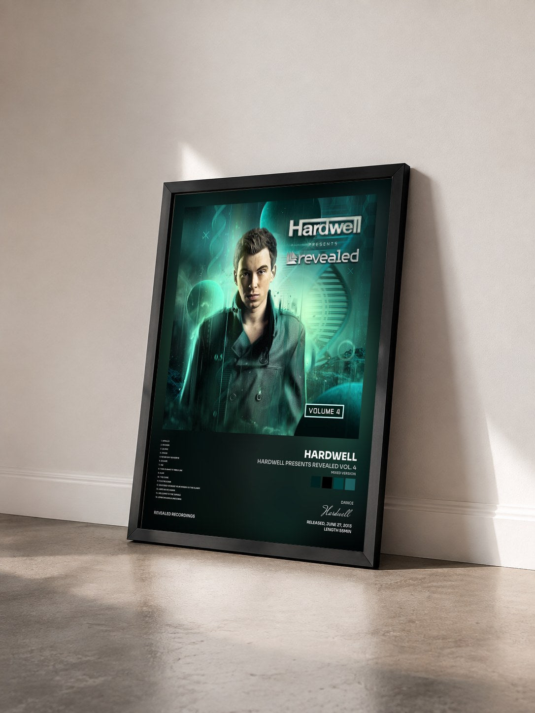 #noir Hardwell Presents Revealed Vol. 4 (Mixed Version) di Hardwell in stampa incorniciata vista di tre quarti, cornice nera