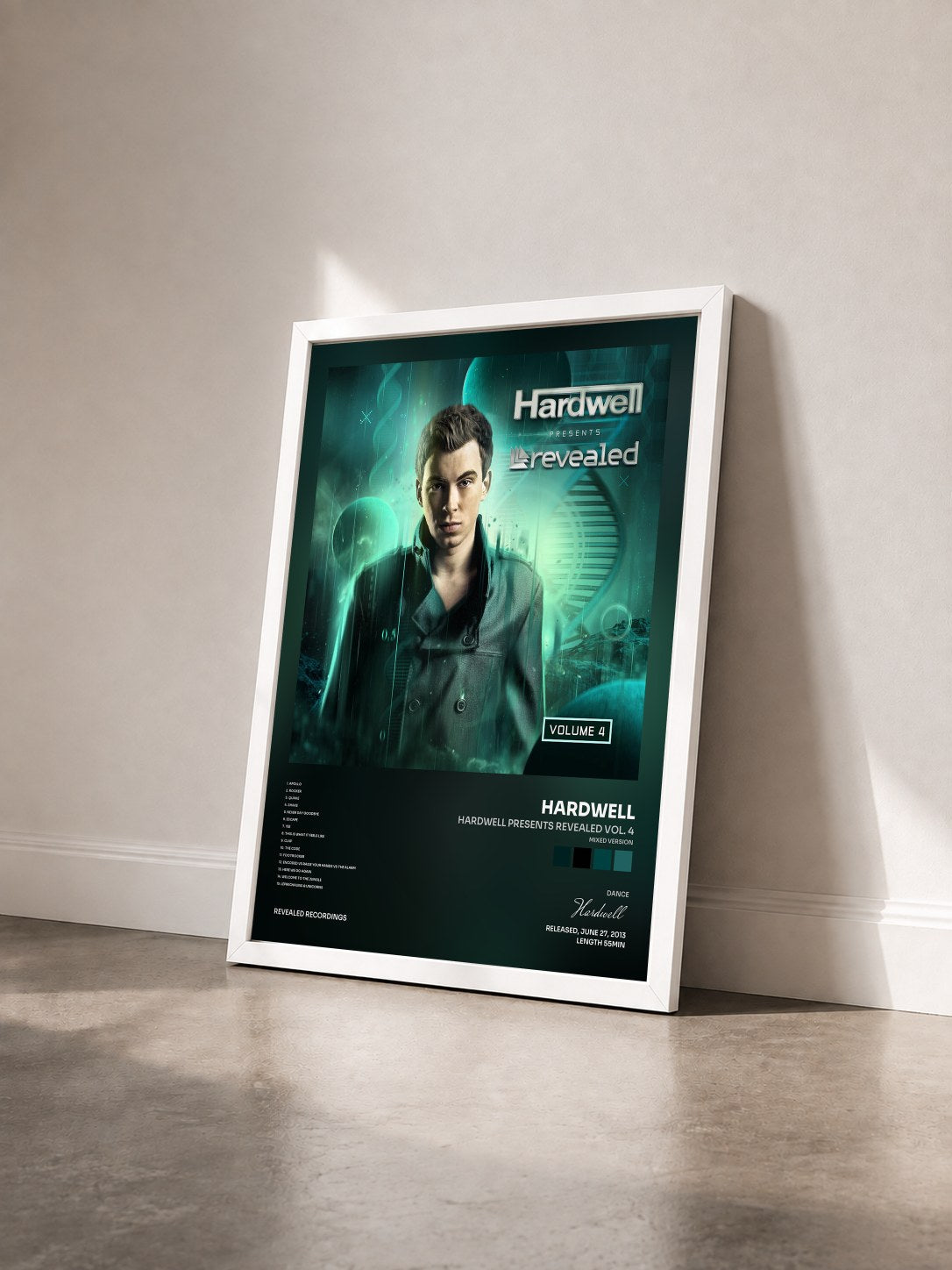 #blanc Hardwell Presents Revealed Vol. 4 (Mixed Version) di Hardwell in stampa incorniciata vista di tre quarti, cornice bianca