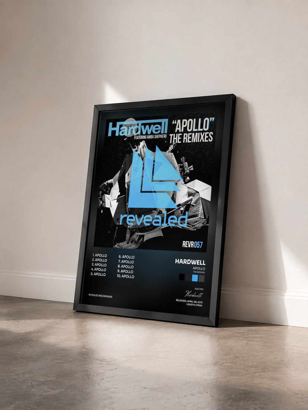 #noir Tableau de l'album Apollo (The Remixes) de Hardwell vu de trois quarts, cadre noir
