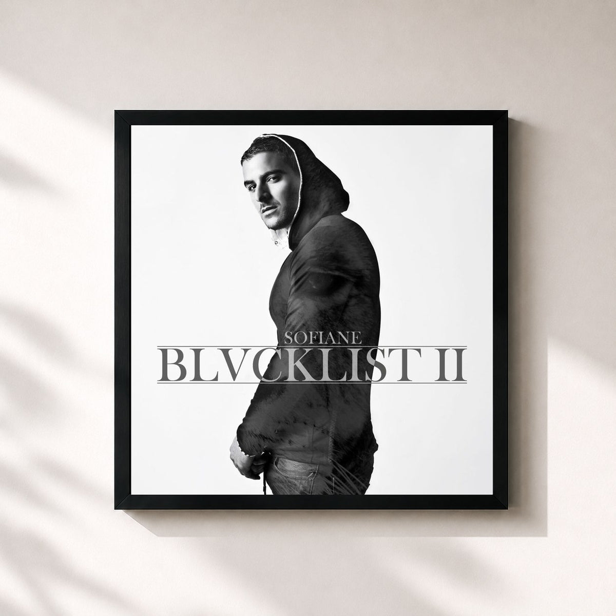 #noir Blacklist 2 di Sofiane in stampa quadrata incorniciata, cornice nera 32x32 cm