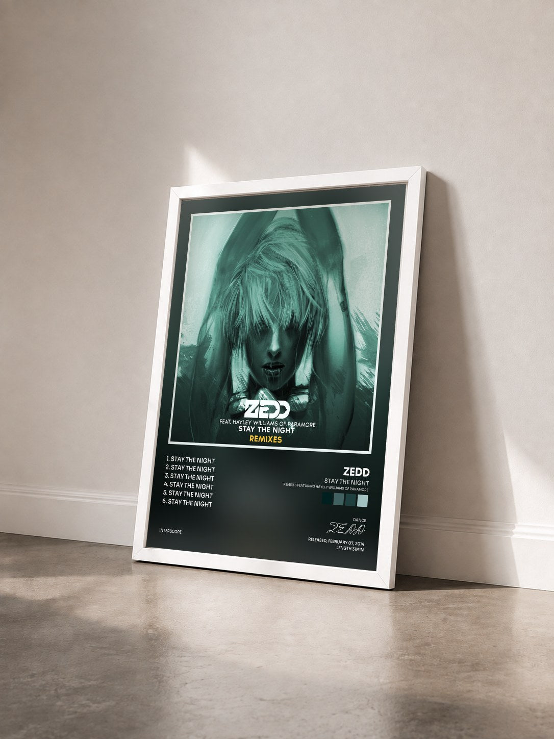 #blanc Tableau de l'album Stay The Night (Remixes Featuring Hayley Williams Of Paramore) de ZEDD vu de trois quarts, cadre blanc