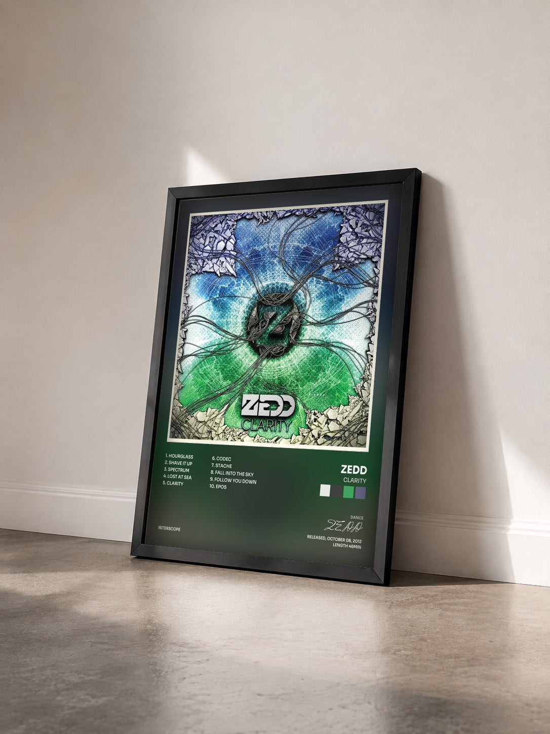 #noir Tableau de l'album Clarity de ZEDD vu de trois quarts, cadre noir