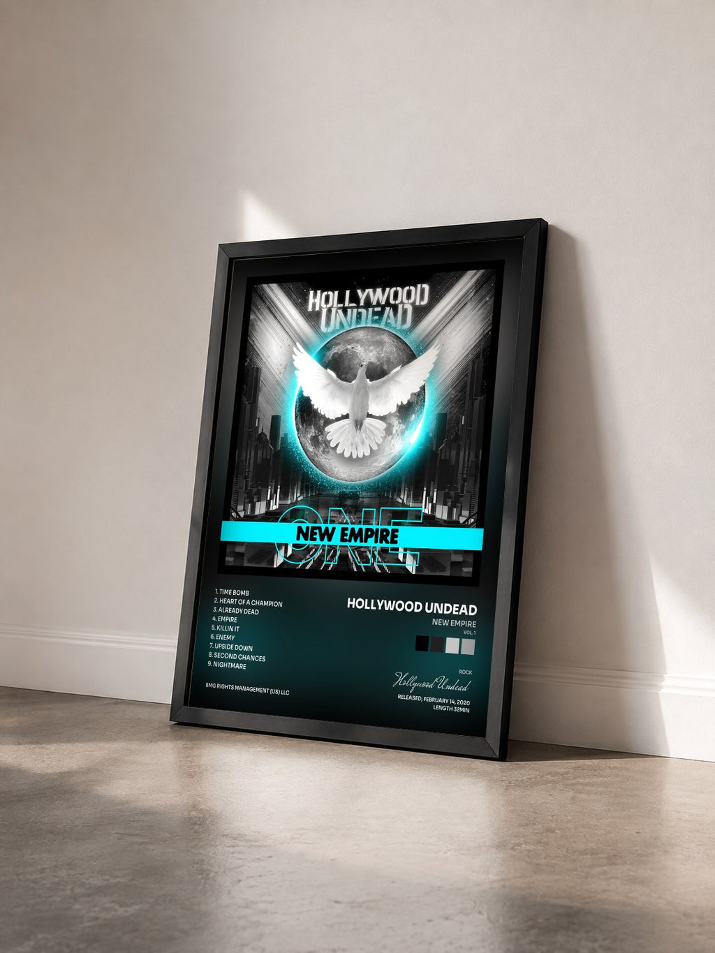 #noir Tableau de l'album New Empire (Vol. 1) de Hollywood Undead vu de trois quarts, cadre noir