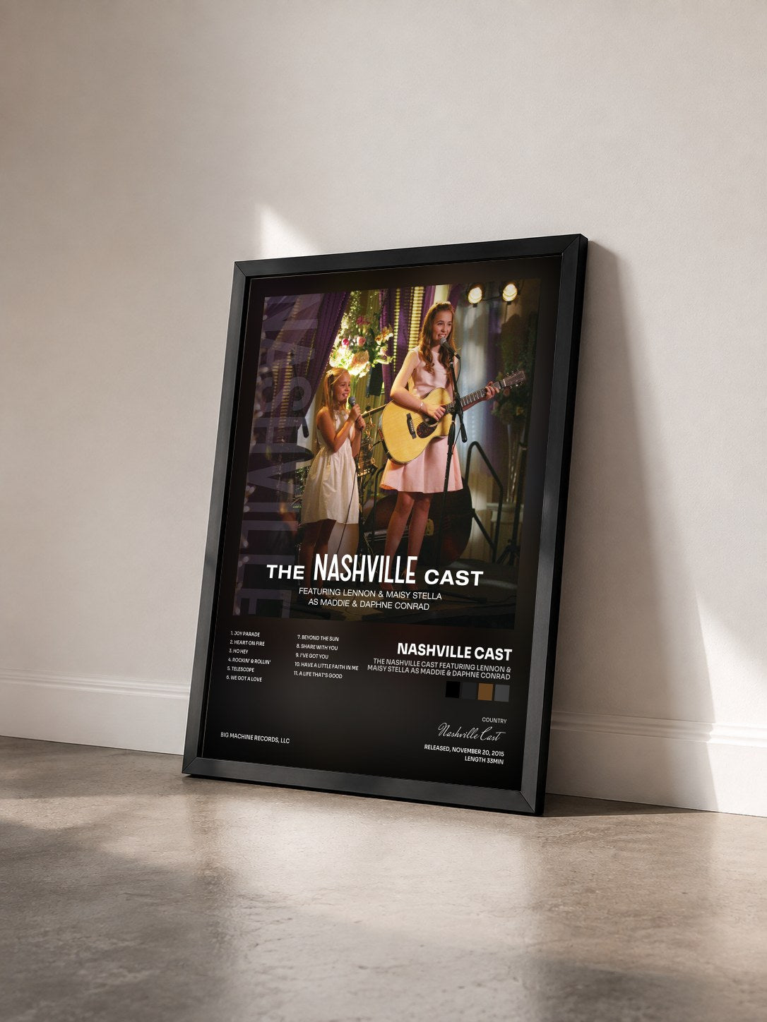 #noir Tableau de l'album The Nashville Cast Featuring Lennon & Maisy Stella As Maddie & Daphne Conrad de Nashville Cast vu de trois quarts, cadre noir