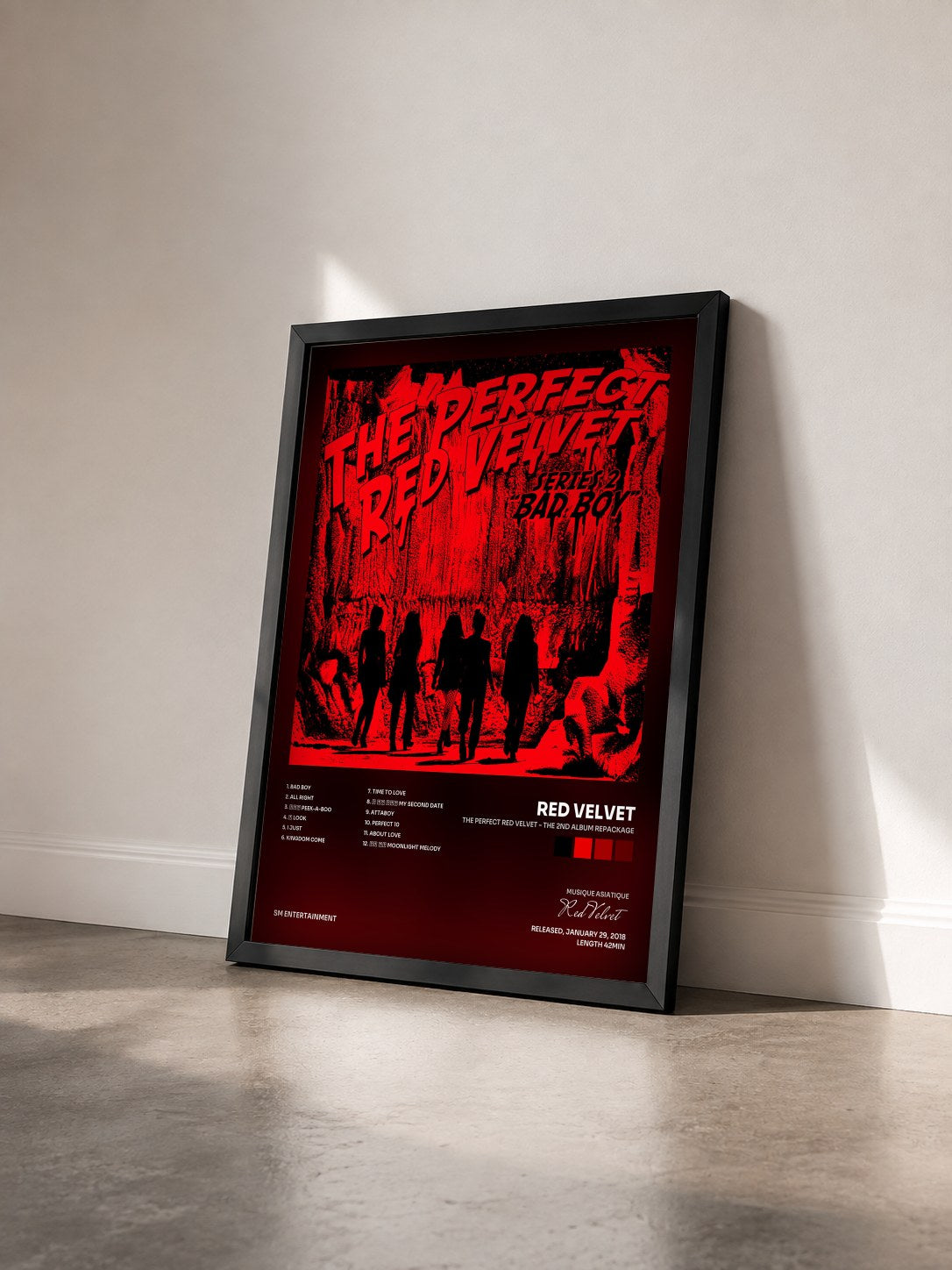 #noir Tableau de l'album The Perfect Red Velvet - The 2nd Album Repackage de Red Velvet vu de trois quarts, cadre noir