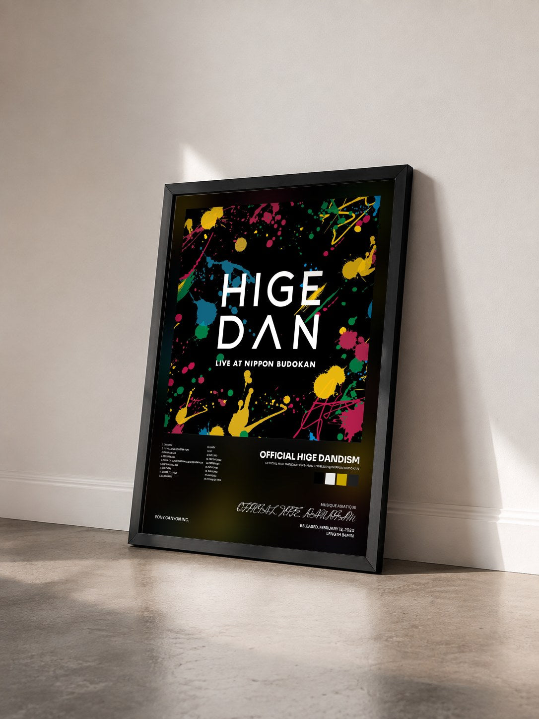 #noir Tableau de l'album Official HIGE DANdism One-Man Tour 2019@Nippon Budokan de OFFICIAL HIGE DANDISM vu de trois quarts, cadre noir