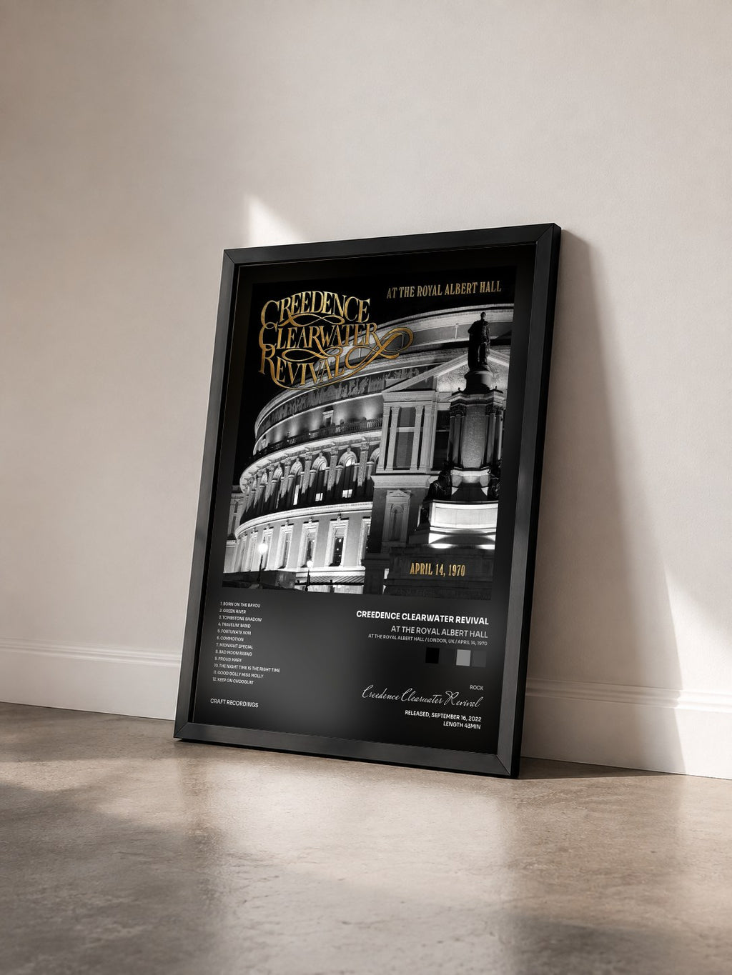 #noir Tableau de l'album At The Royal Albert Hall (At The Royal Albert Hall / London, UK / April 14, 1970) de Creedence Clearwater Revival vu de trois quarts, cadre noir