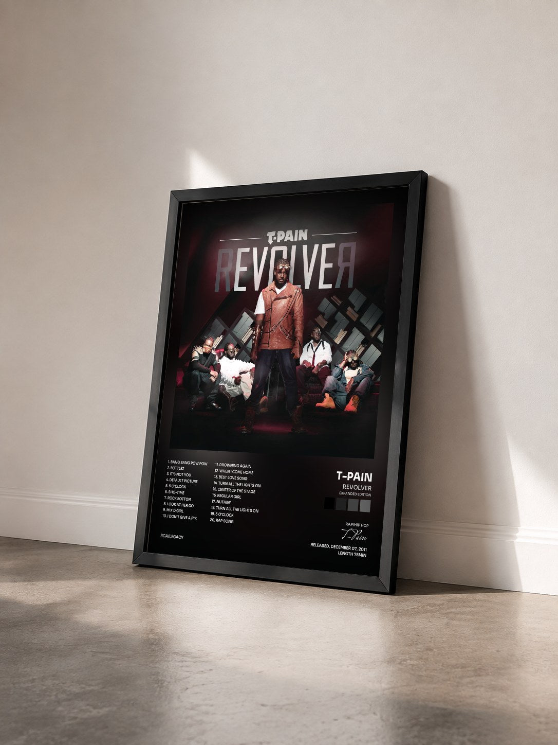 #noir Tableau de l'album Revolver (Expanded Edition) de T-Pain vu de trois quarts, cadre noir