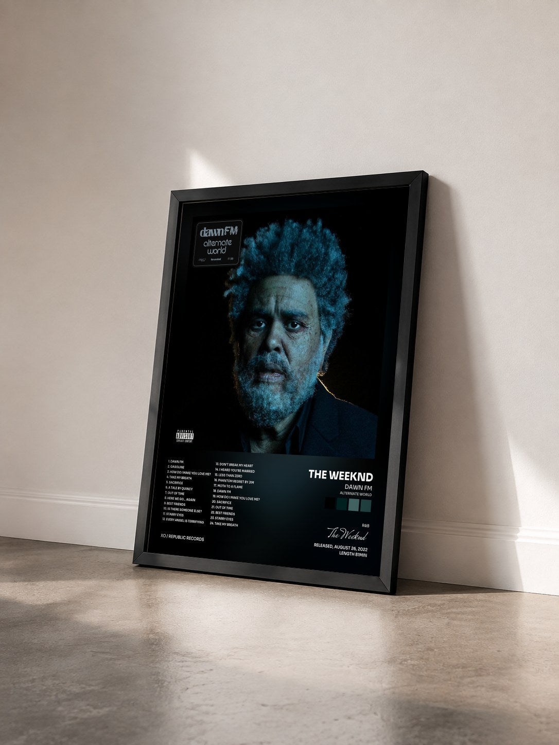 #noir Tableau de l'album Dawn FM (Alternate World) de The Weeknd vu de trois quarts, cadre noir