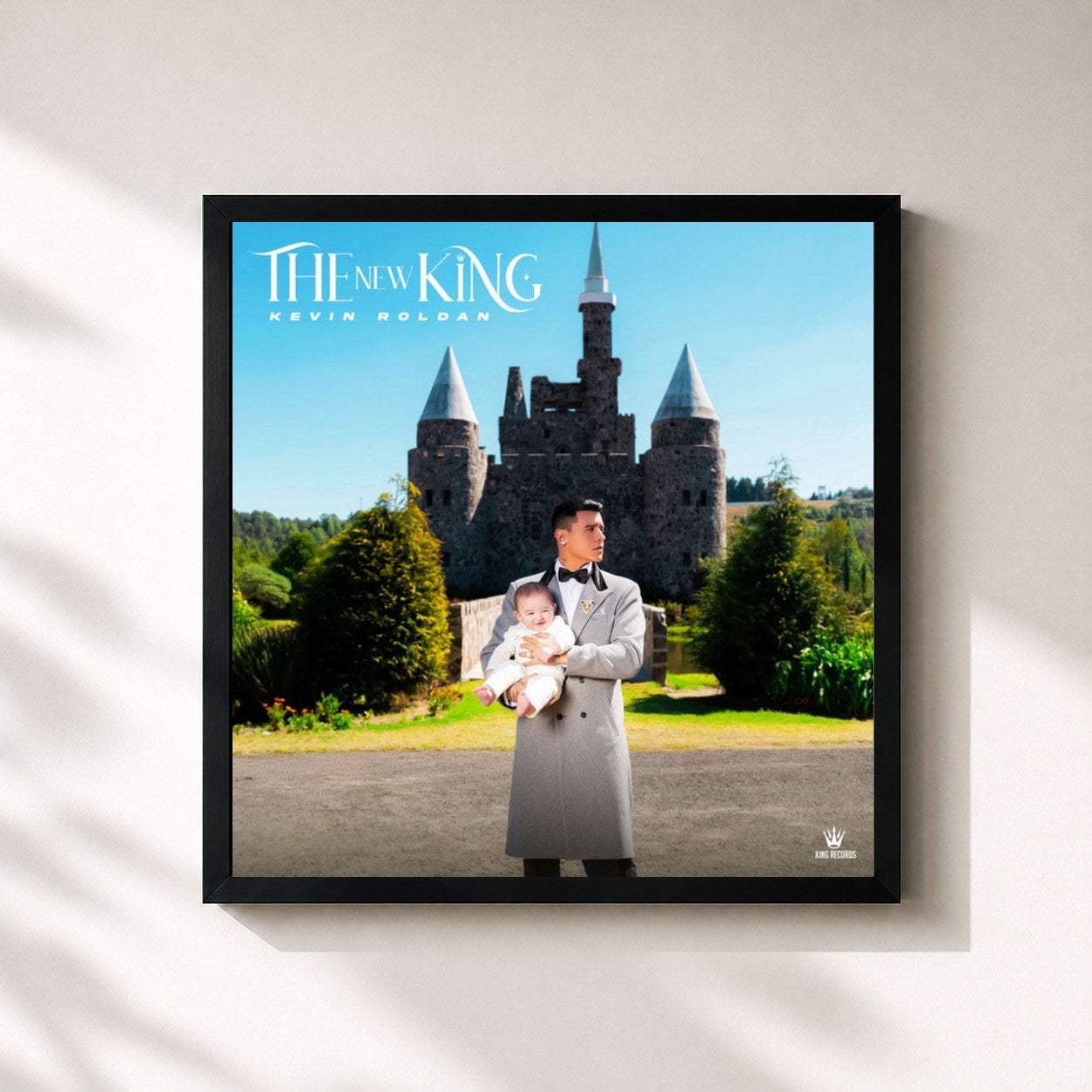 #noir Tableau carré de l'album THE NEW KING de Kevin Roldan, cadre noir 32x32 cm