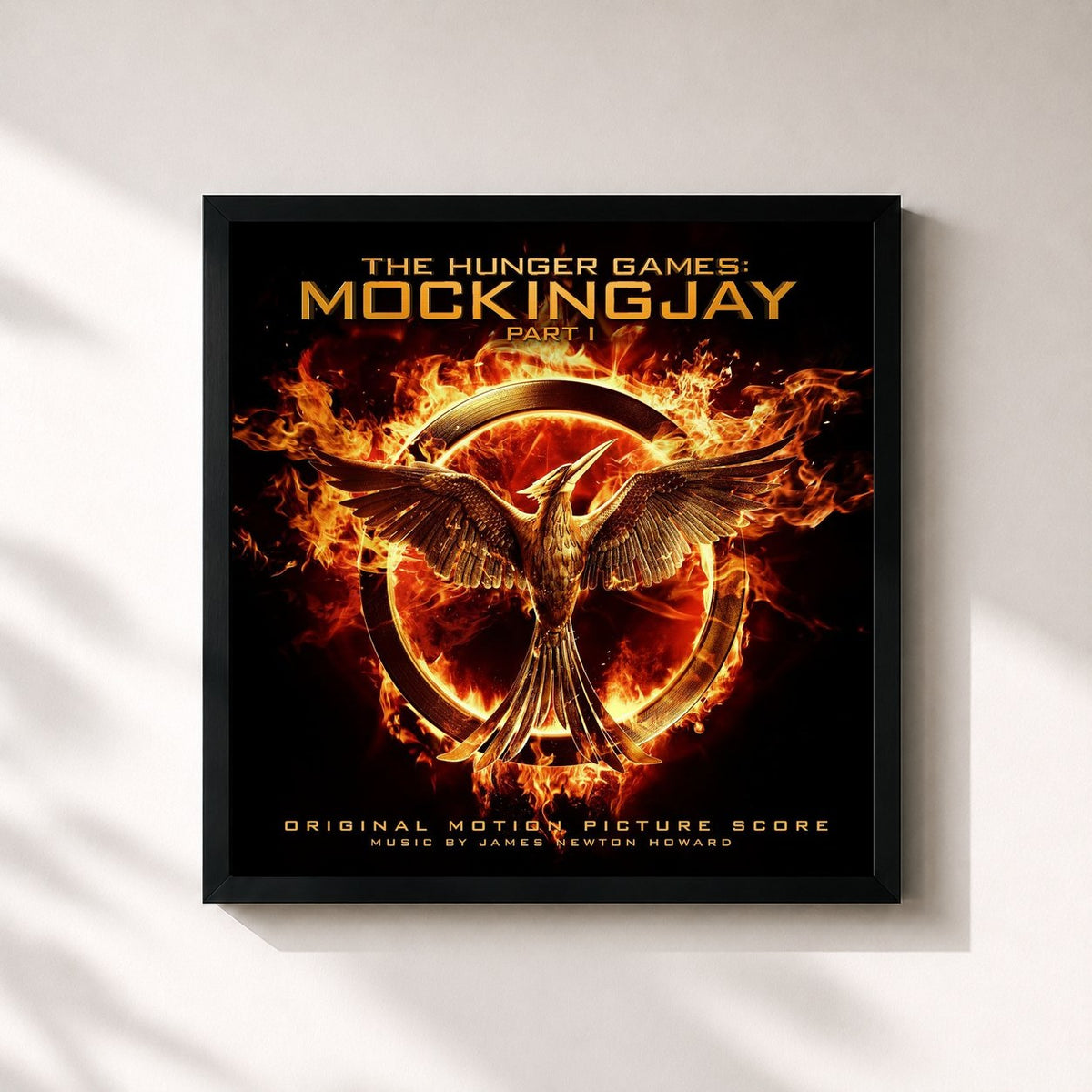 #noir Tableau carré de l'album The Hunger Games: Mockingjay Pt. 1 (Original Motion Picture Score) de James Newton Howard, cadre noir 32x32 cm