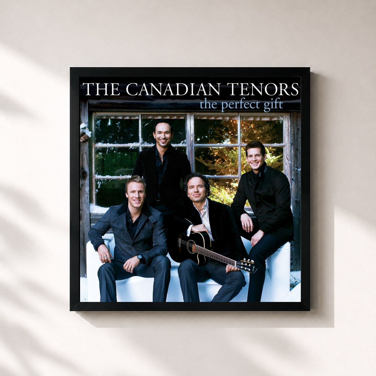 #noir Tableau carré de l'album The Perfect Gift (International Version) de The Canadian Tenors, cadre noir 32x32 cm