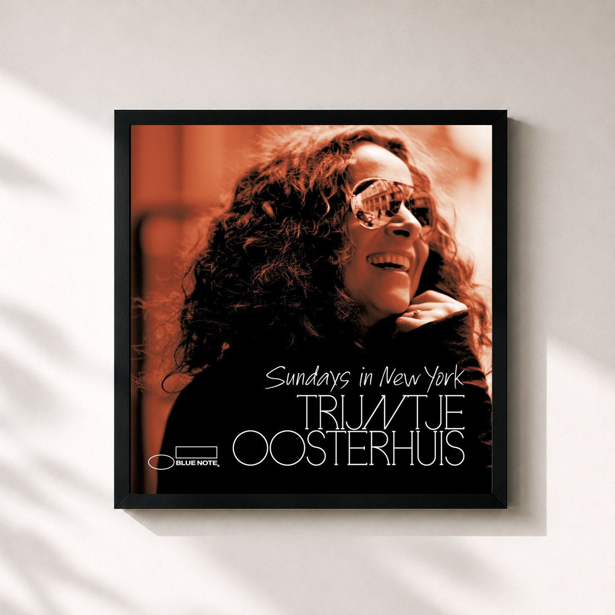 #noir Tableau carré de l'album Sundays In New York de Trijntje Oosterhuis, cadre noir 32x32 cm