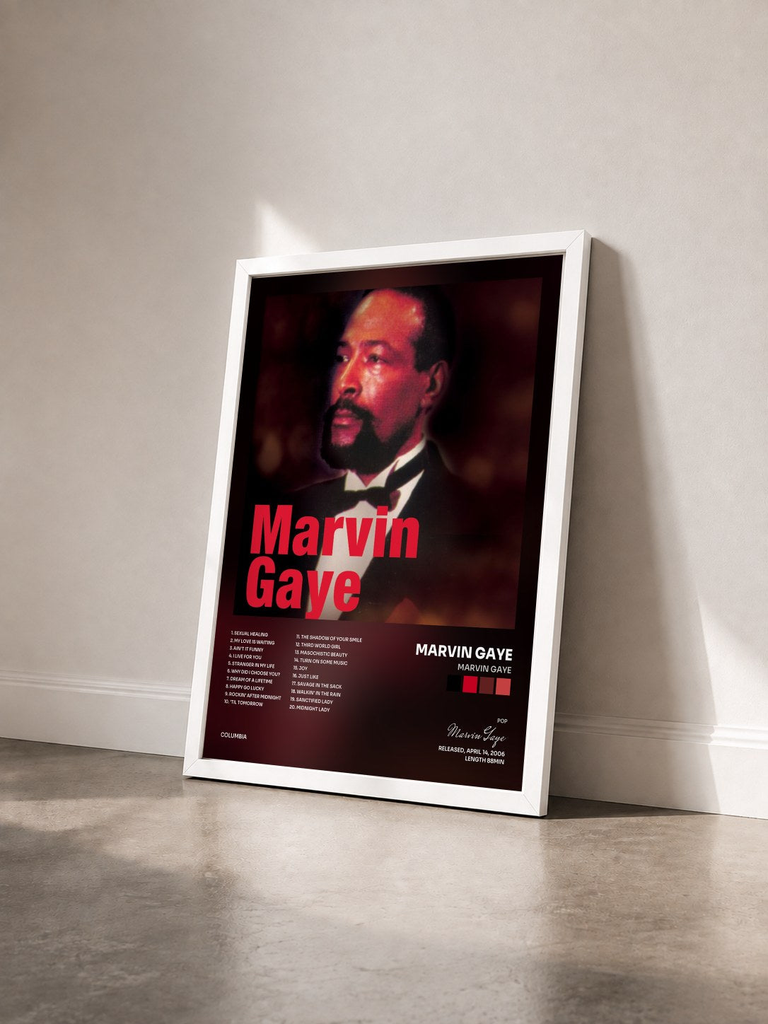 #blanc Tableau de l'album Marvin Gaye de Marvin Gaye vu de trois quarts, cadre blanc