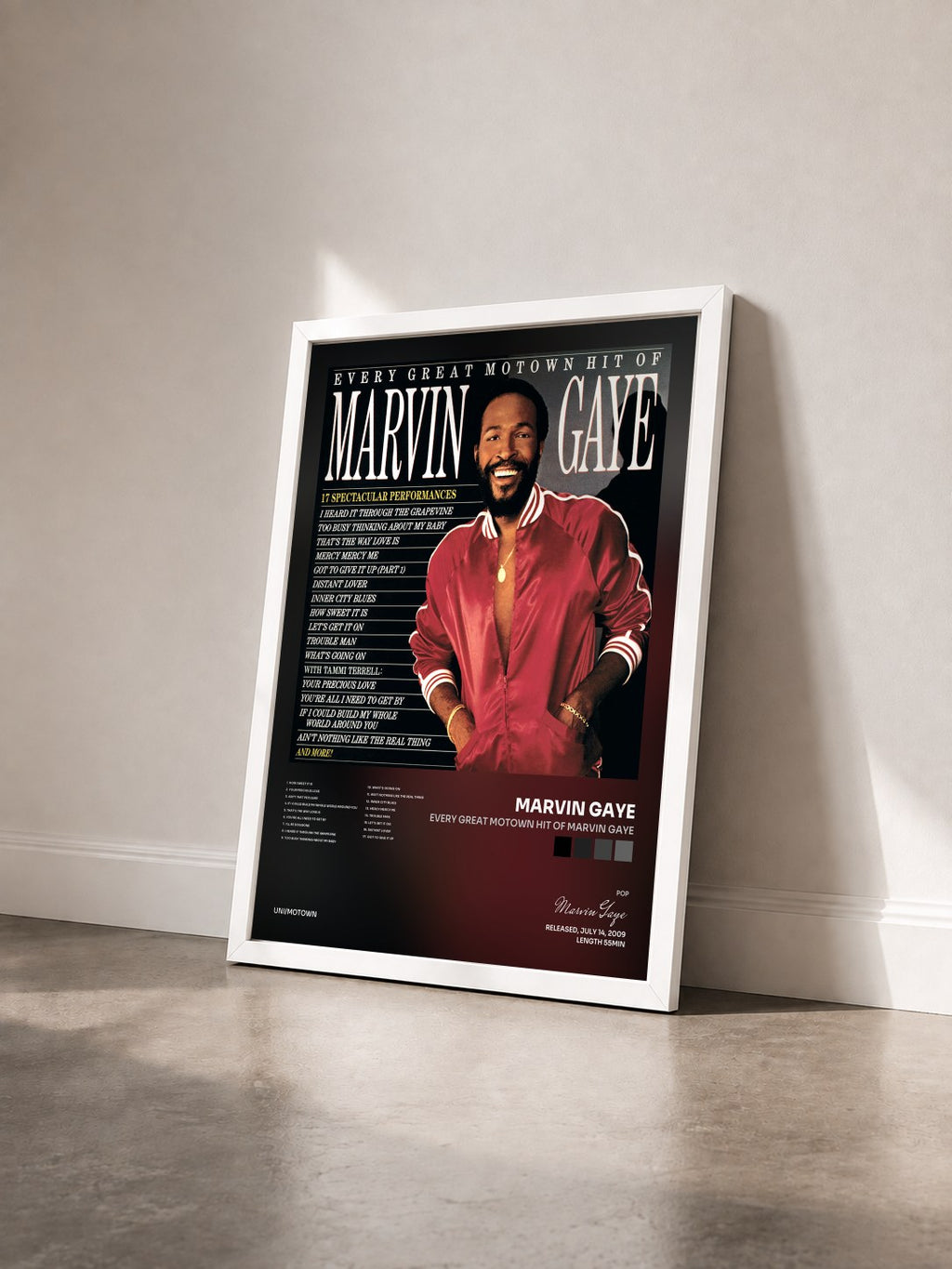 #blanc Every Great Motown Hit Of Marvin Gaye von Marvin Gaye als gerahmter Kunstdruck von schräg gesehen, weißer Rahmen
