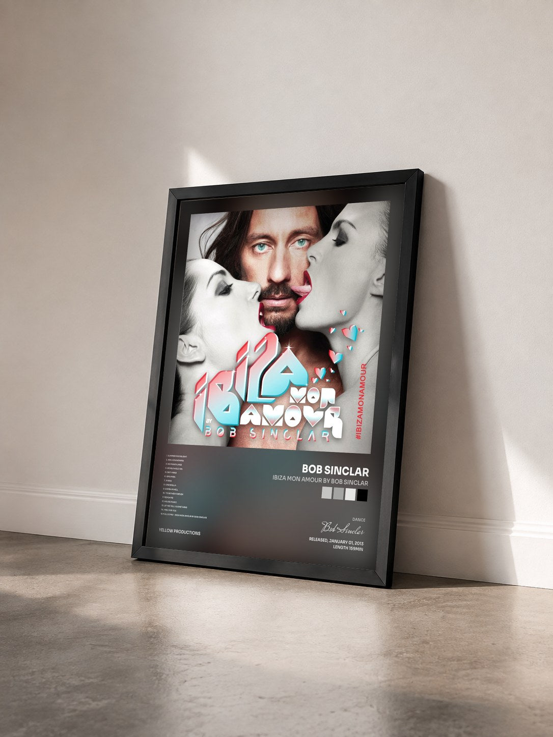 #noir Tableau de l'album Ibiza mon Amour by Bob Sinclar de Bob Sinclar vu de trois quarts, cadre noir