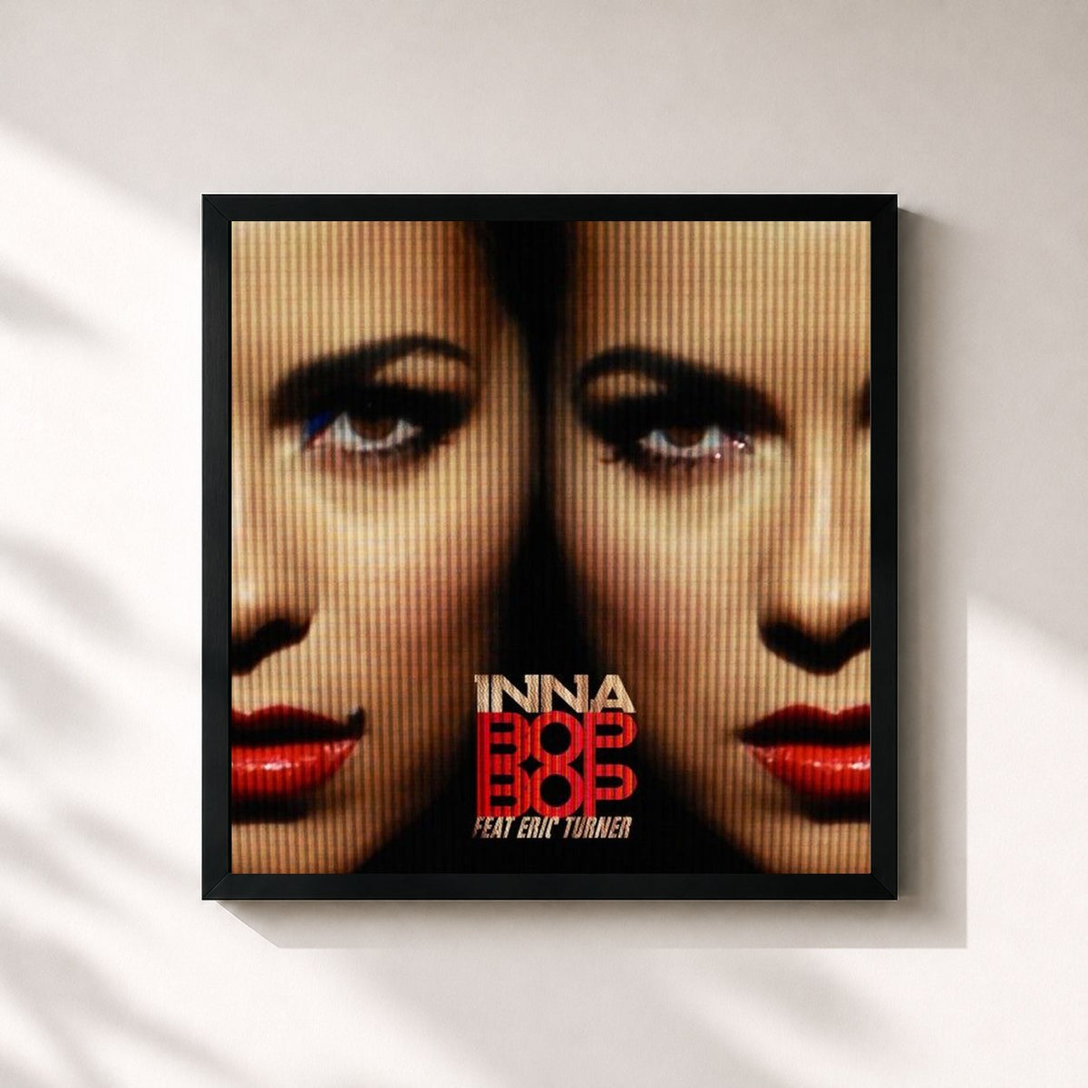 #noir Bop Bop (Remixes) von Inna als quadratischer Kunstdruck, schwarzer Rahmen 32x32 cm