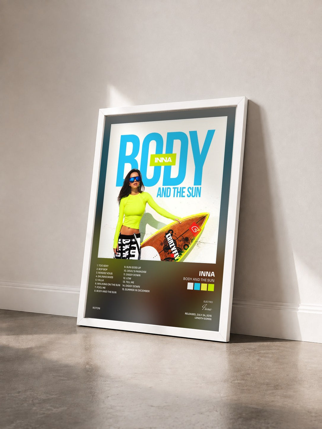 #blanc Tableau de l'album Body and the Sun de Inna vu de trois quarts, cadre blanc