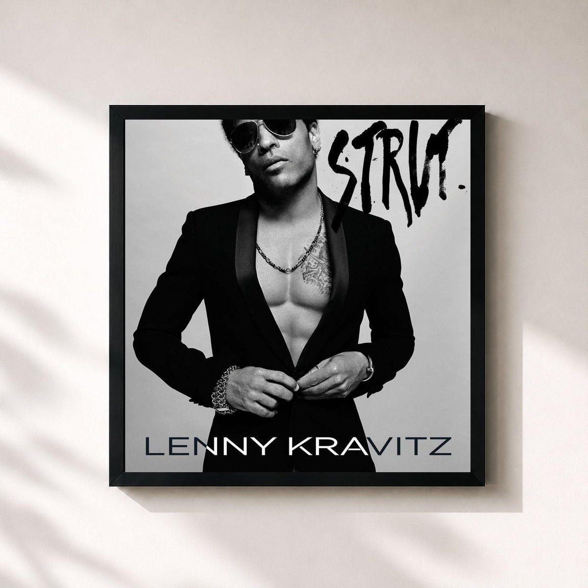 #noir Strut von Lenny Kravitz als quadratischer Kunstdruck, schwarzer Rahmen 32x32 cm