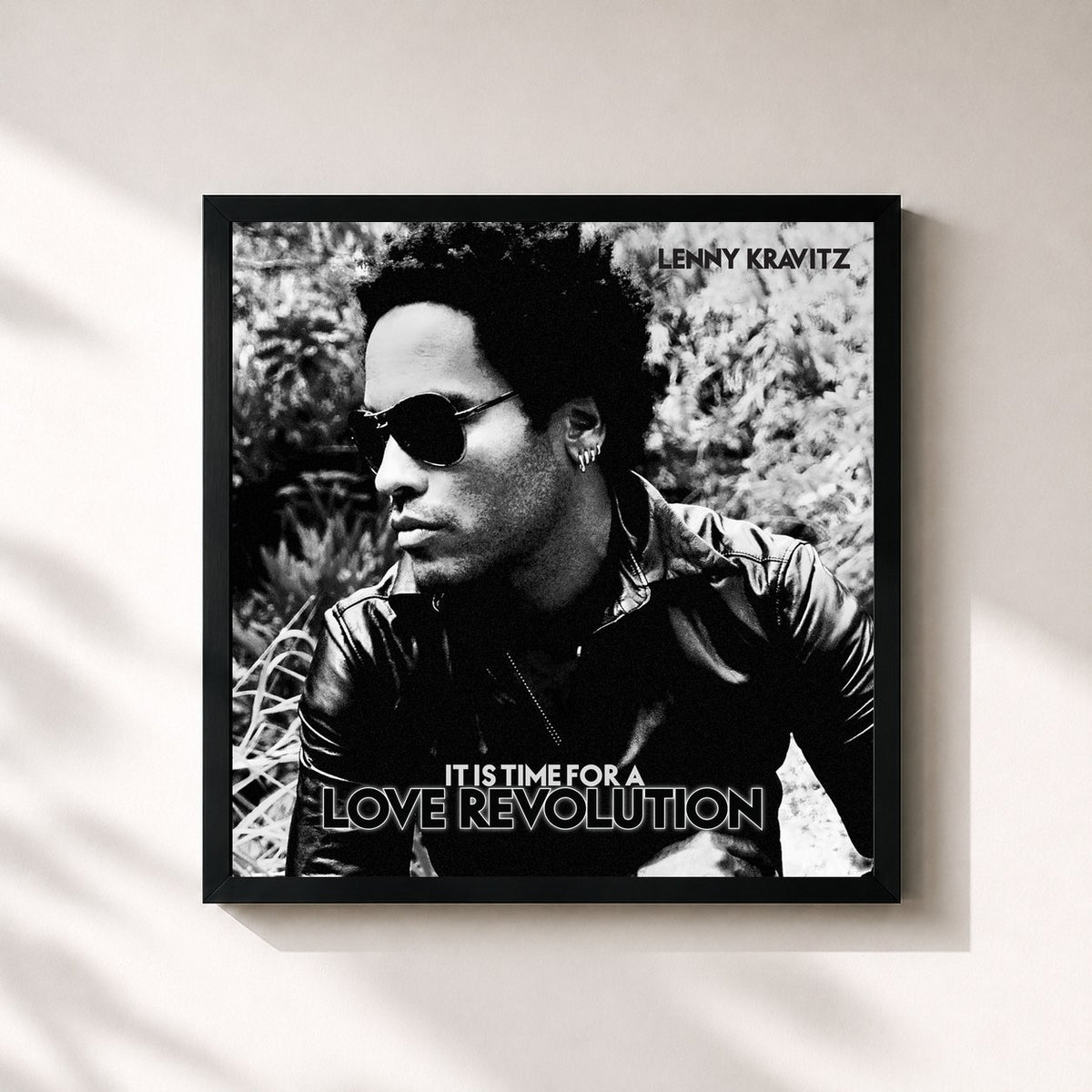 #noir It Is Time For A Love Revolution von Lenny Kravitz als quadratischer Kunstdruck, schwarzer Rahmen 32x32 cm