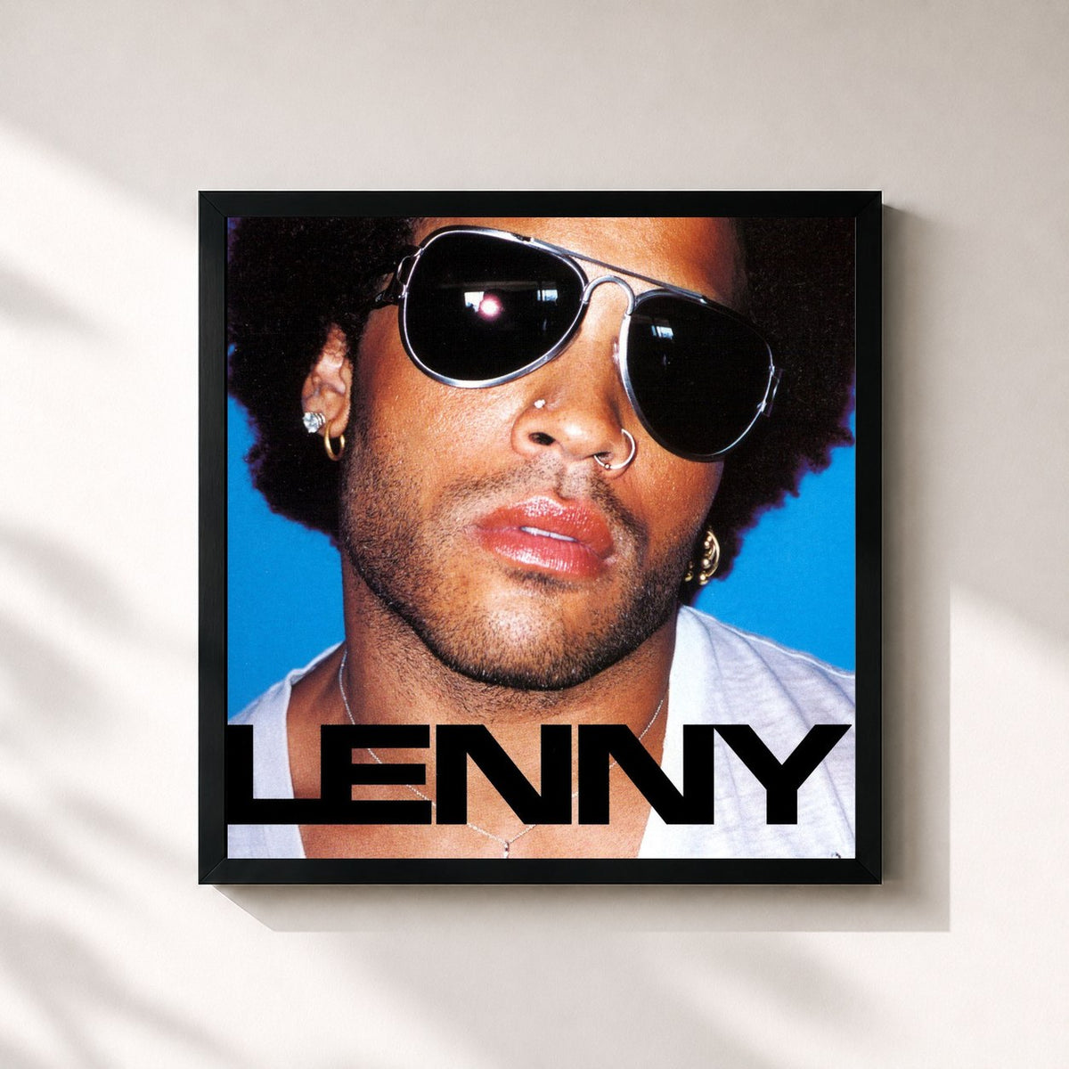 #noir Lenny von Lenny Kravitz als quadratischer Kunstdruck, schwarzer Rahmen 32x32 cm