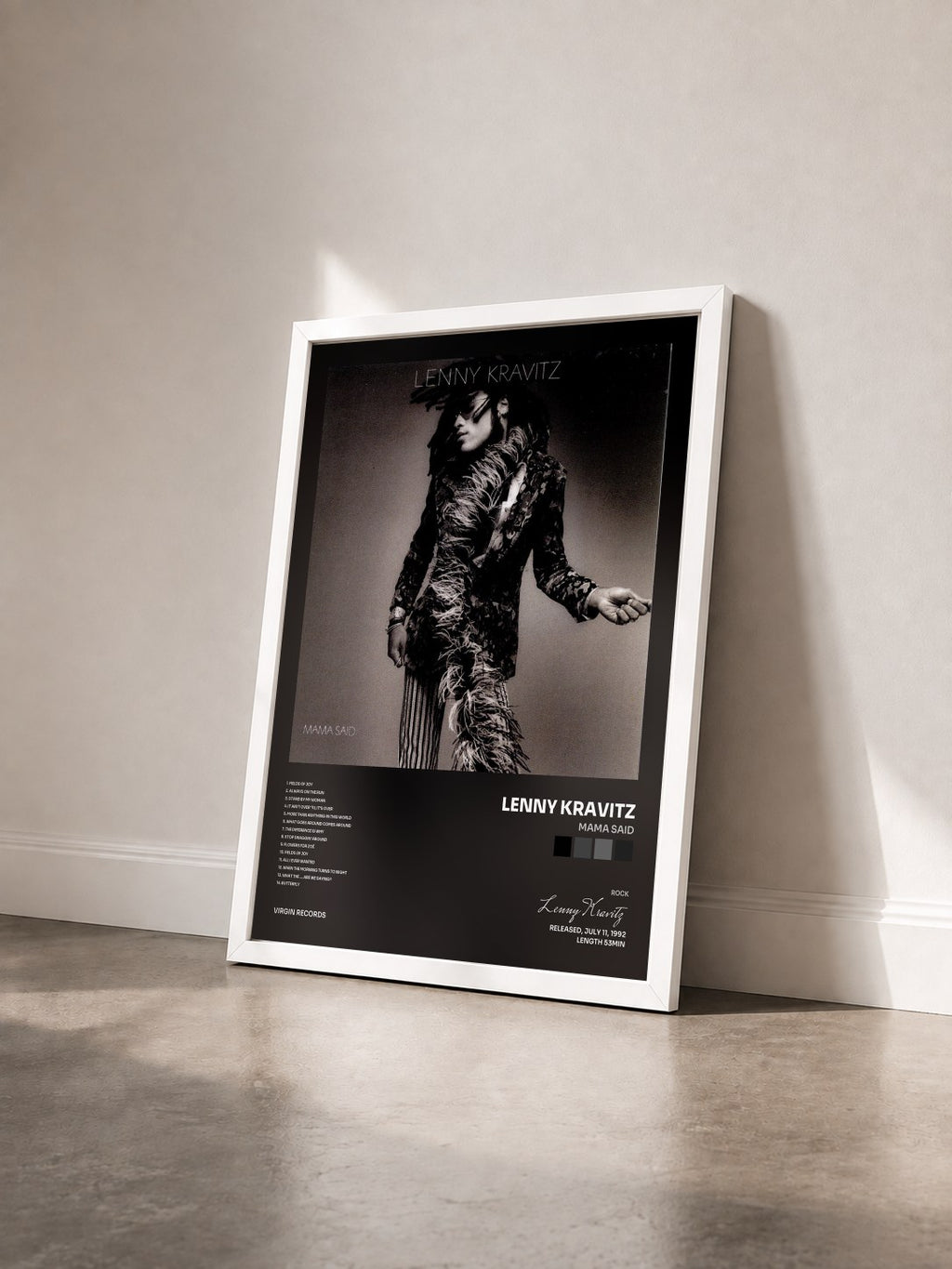 #blanc Mama Said von Lenny Kravitz als gerahmter Kunstdruck von schräg gesehen, weißer Rahmen