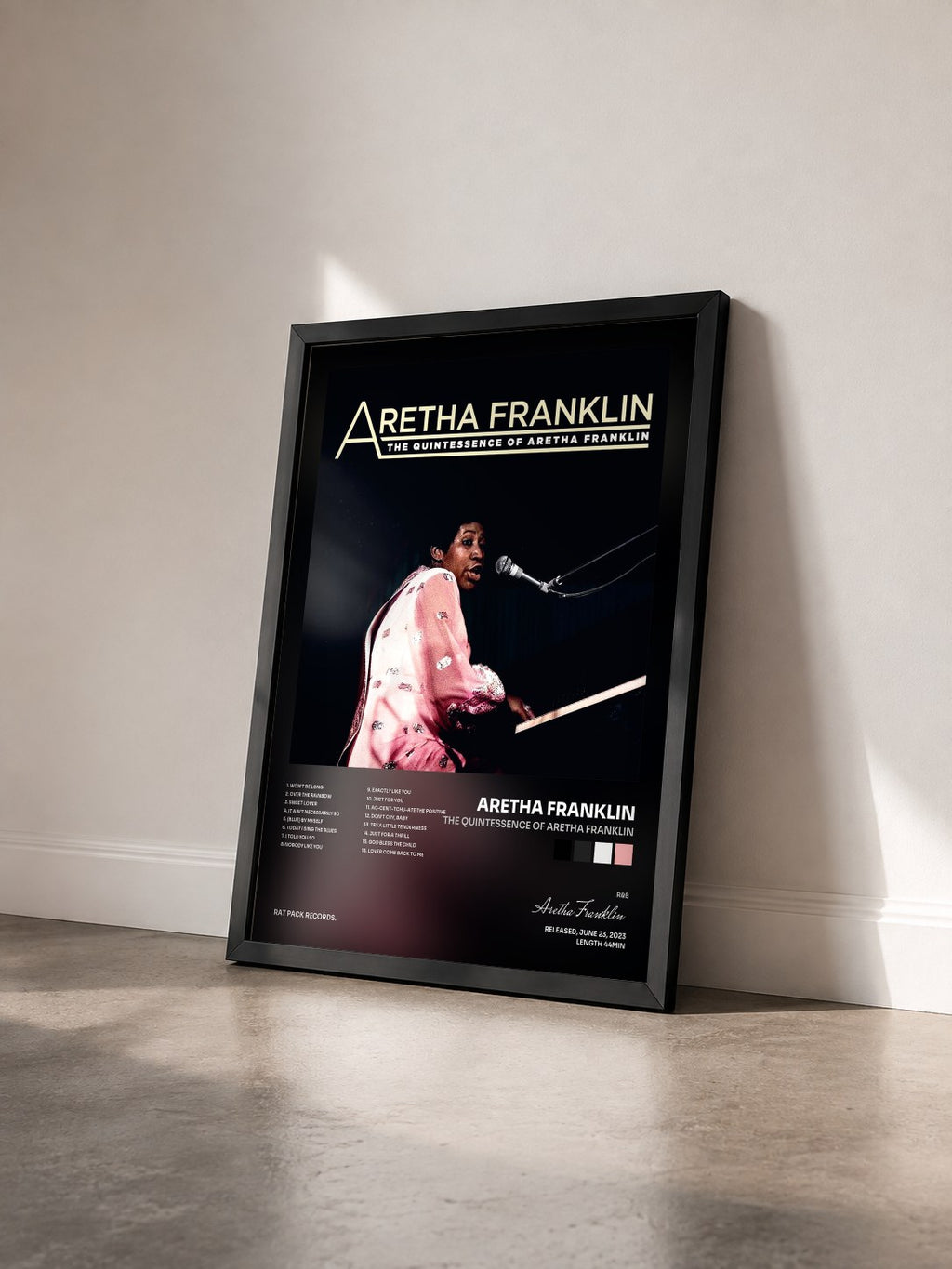#noir Tableau de l'album The Quintessence of Aretha Franklin de Aretha Franklin vu de trois quarts, cadre noir