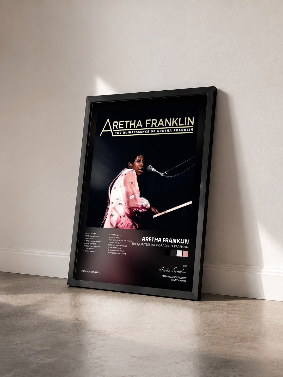 #noir Tableau de l'album The Quintessence of Aretha Franklin de Aretha Franklin vu de trois quarts, cadre noir