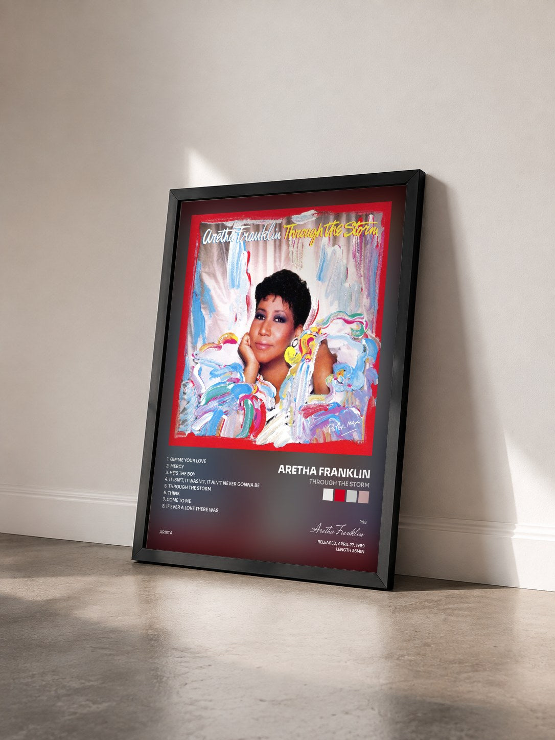 #noir Through the Storm von Aretha Franklin als gerahmter Kunstdruck von schräg gesehen, schwarzer Rahmen