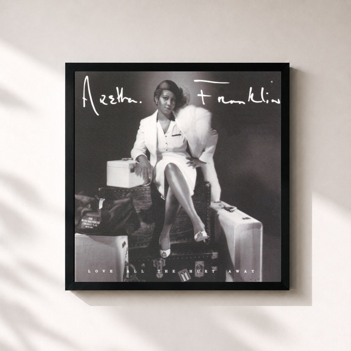 #noir Love All The Hurt Away von Aretha Franklin als quadratischer Kunstdruck, schwarzer Rahmen 32x32 cm