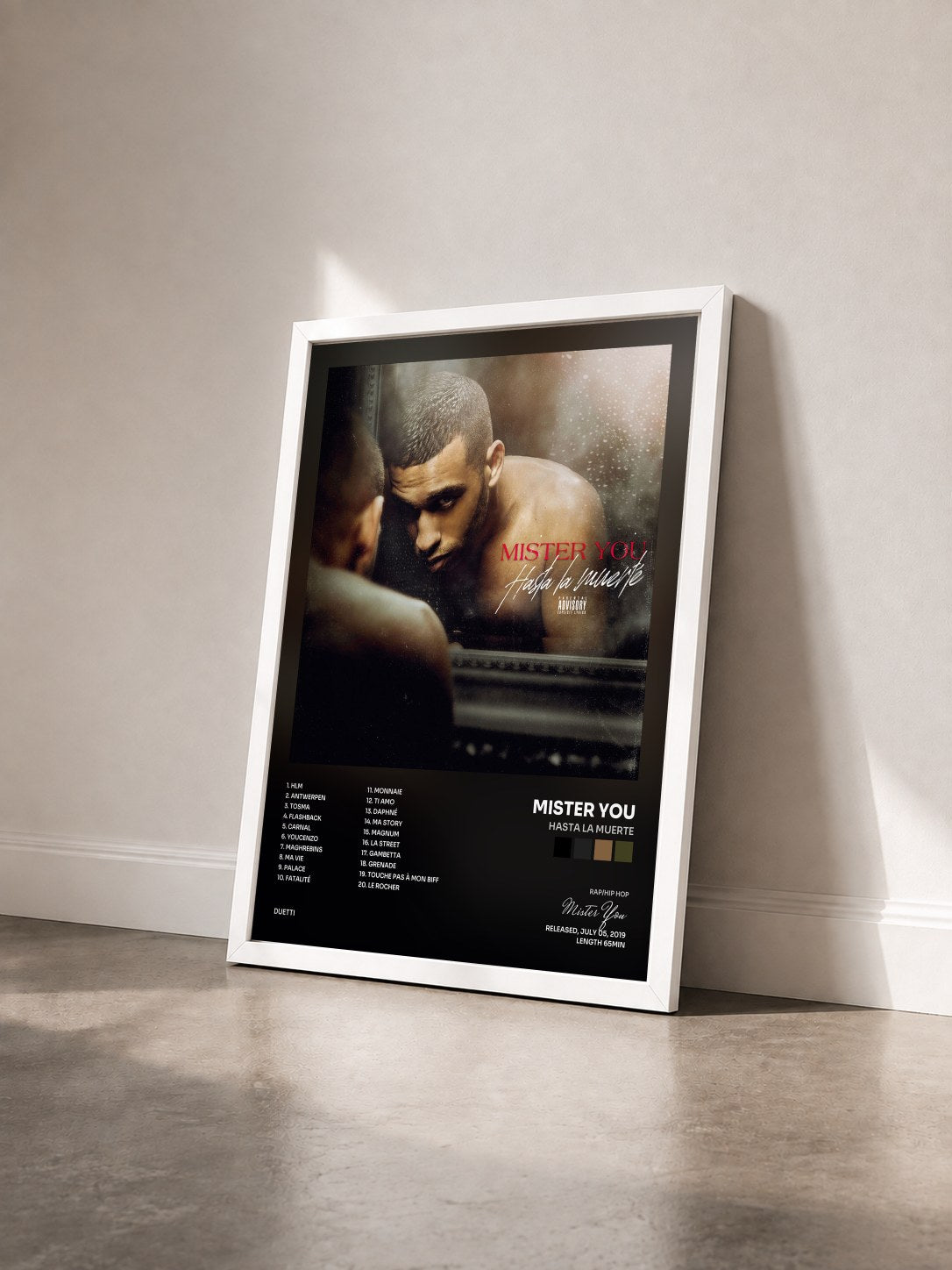 #blanc Tableau de l'album Hasta la muerte de Mister You vu de trois quarts, cadre blanc