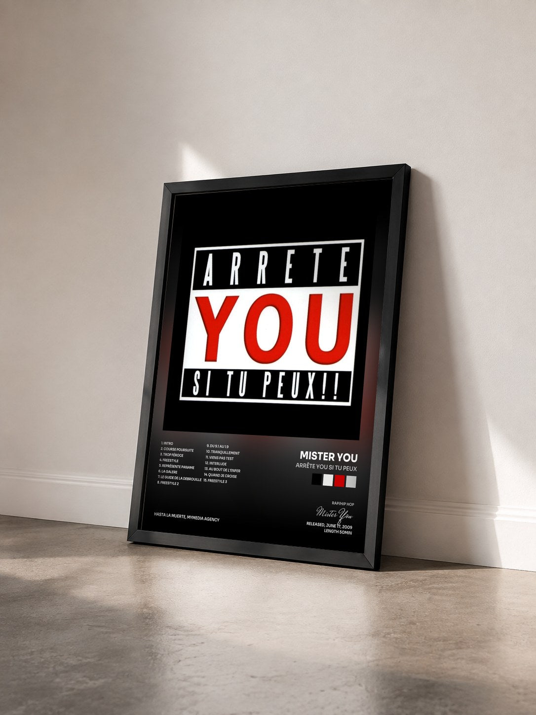 #noir Tableau de l'album Arrête You Si Tu Peux de Mister You vu de trois quarts, cadre noir