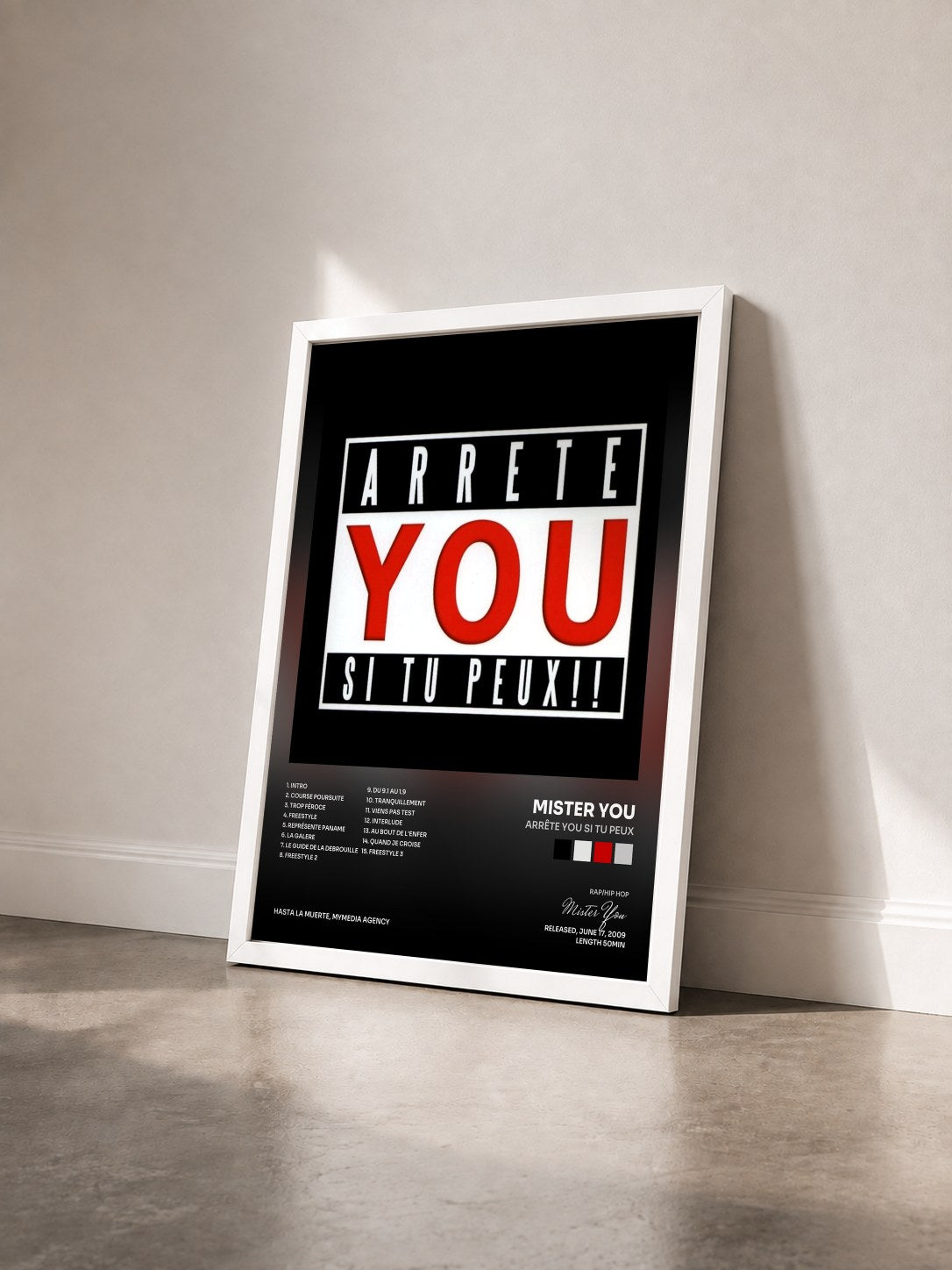 #blanc Tableau de l'album Arrête You Si Tu Peux de Mister You vu de trois quarts, cadre blanc