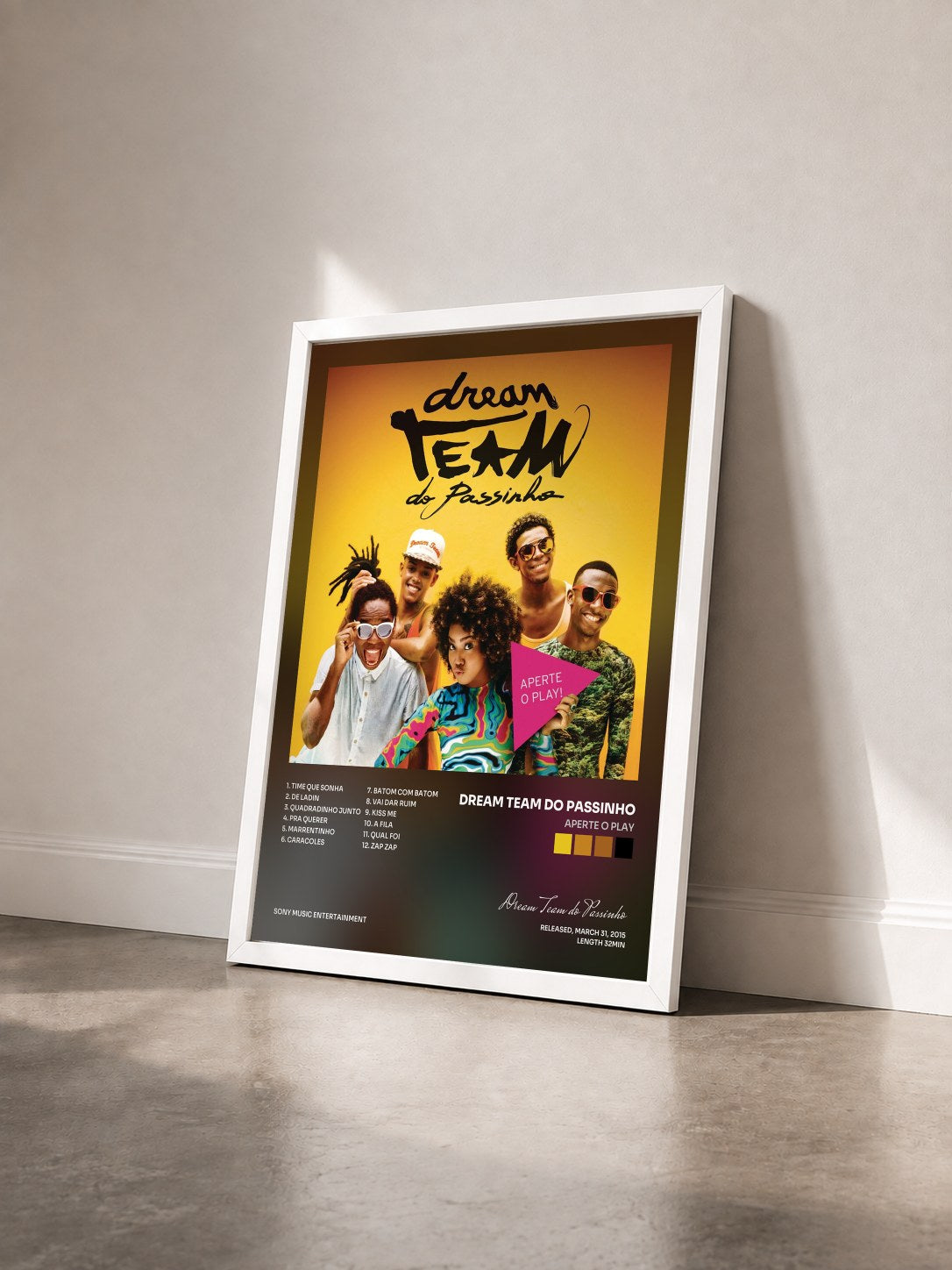 #blanc Tableau de l'album Aperte o Play de Dream Team do Passinho vu de trois quarts, cadre blanc