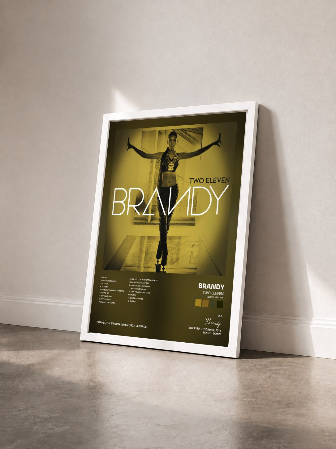 #blanc Two Eleven (Deluxe Version) di Brandy in stampa incorniciata vista di tre quarti, cornice bianca