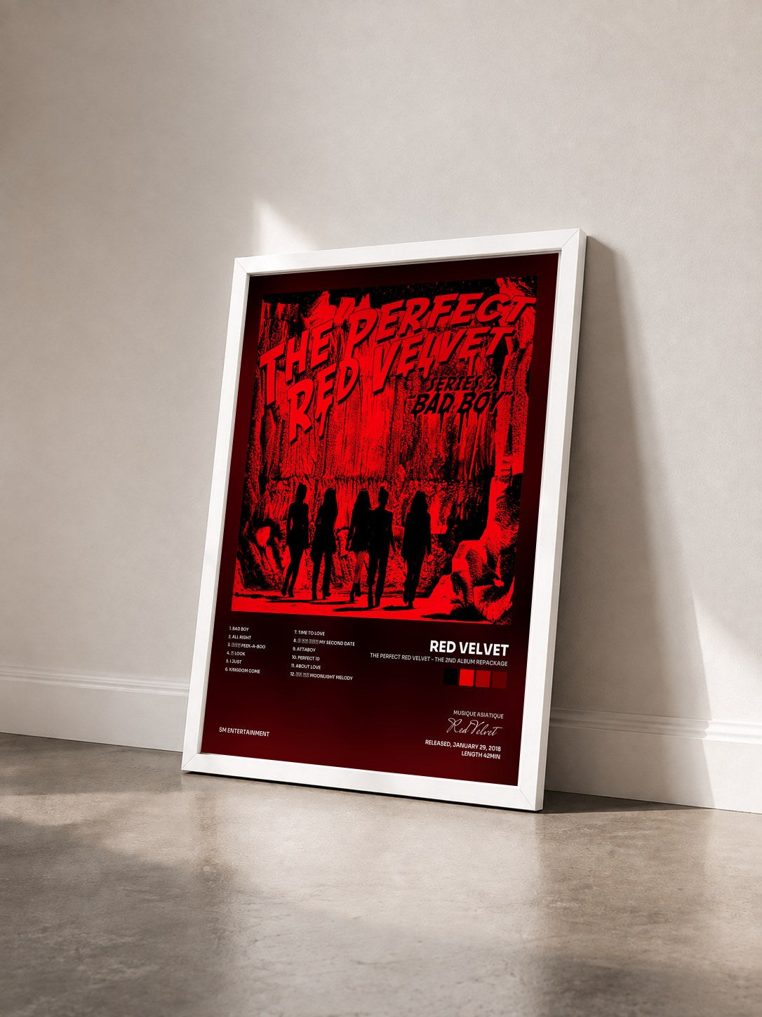 #blanc Tableau de l'album The Perfect Red Velvet - The 2nd Album Repackage de Red Velvet vu de trois quarts, cadre blanc