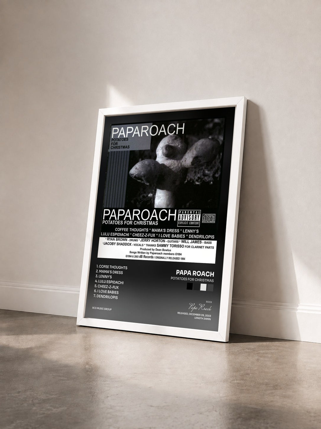 #blanc Potatoes For Christmas de Papa Roach en lámina enmarcada vista de tres cuartos, marco blanco