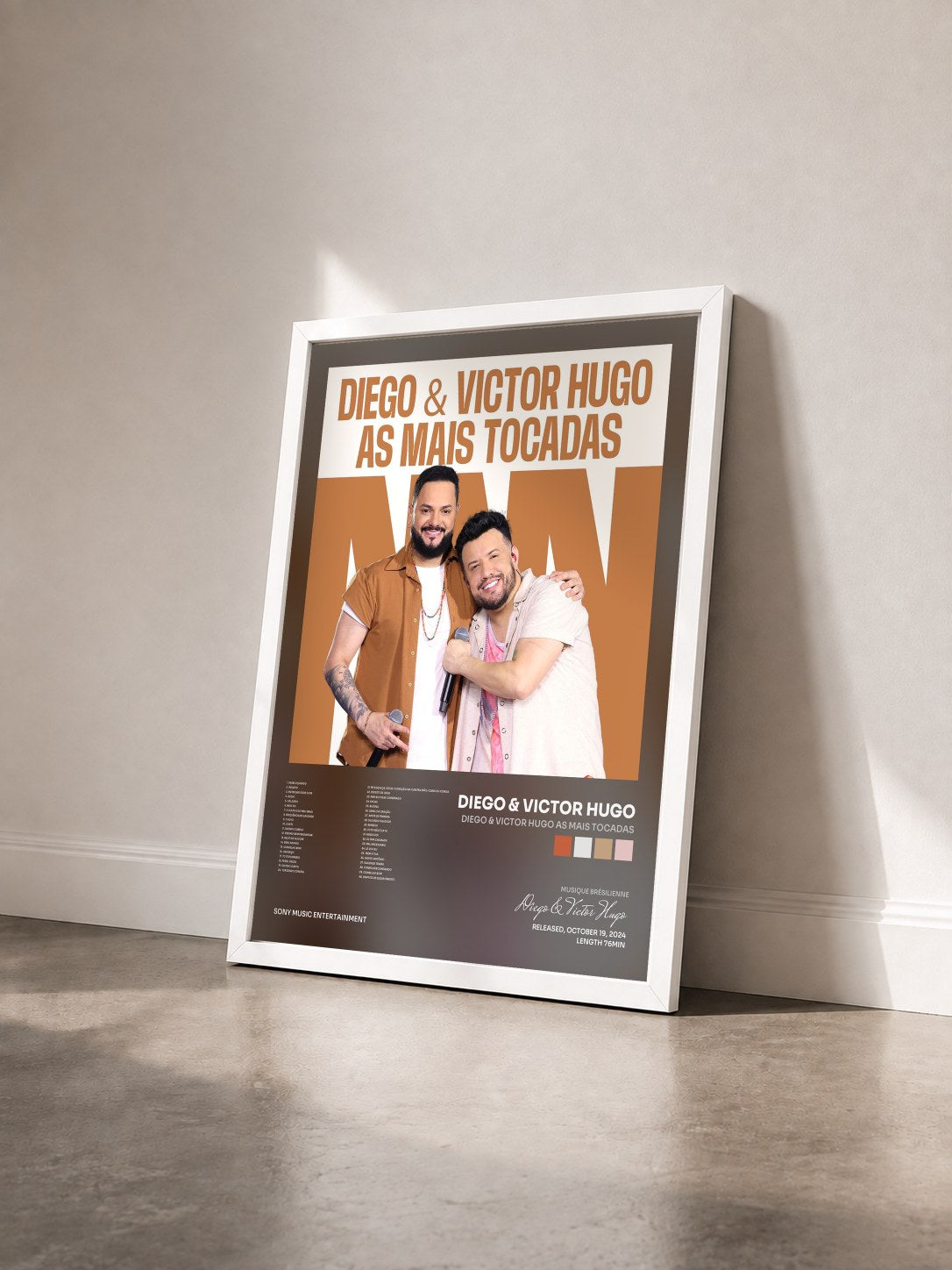 #blanc Tableau de l'album Diego & Victor Hugo As Mais Tocadas de Diego & Victor Hugo vu de trois quarts, cadre blanc