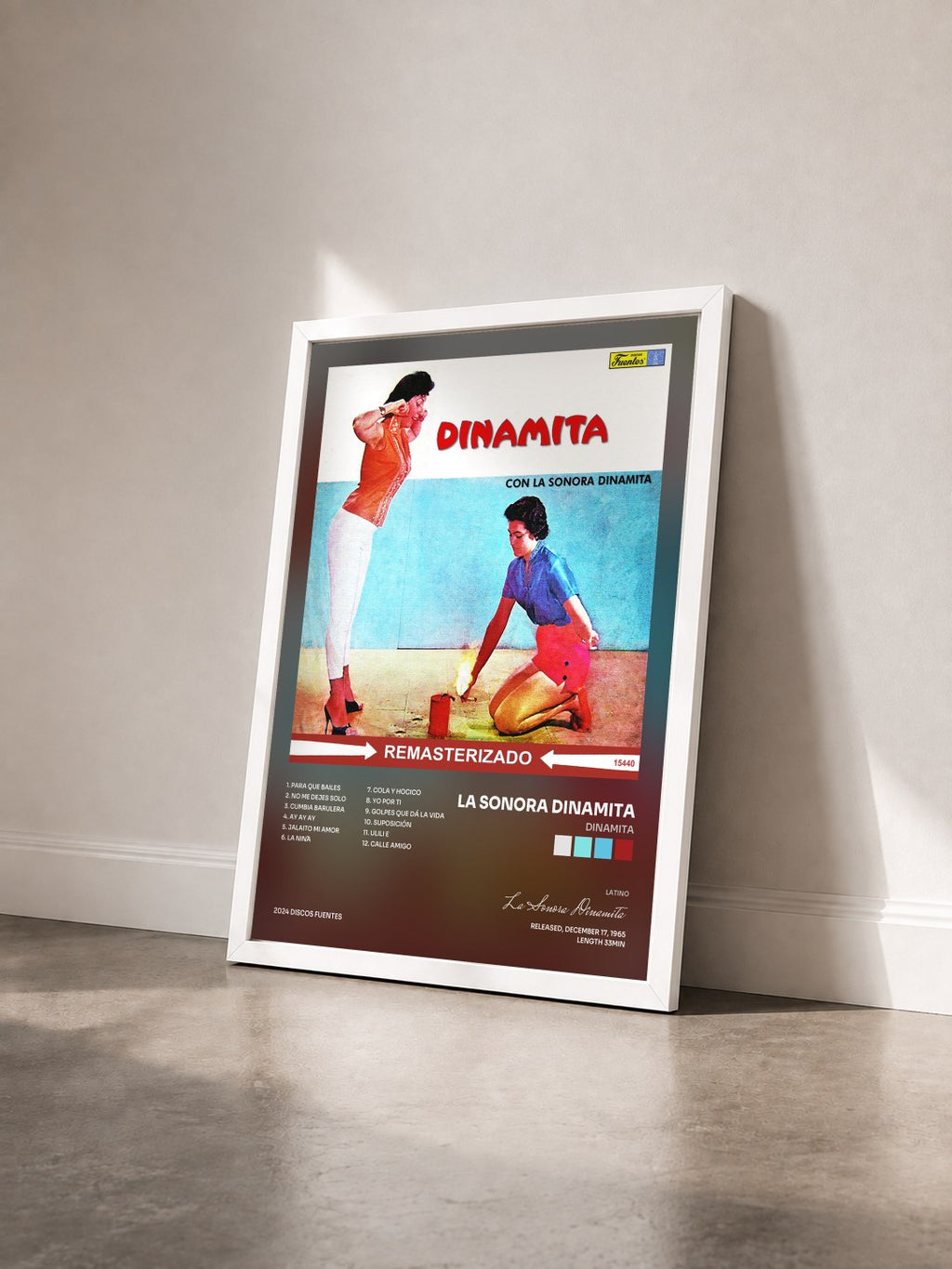 #blanc Tableau de l'album Dinamita de La Sonora Dinamita vu de trois quarts, cadre blanc