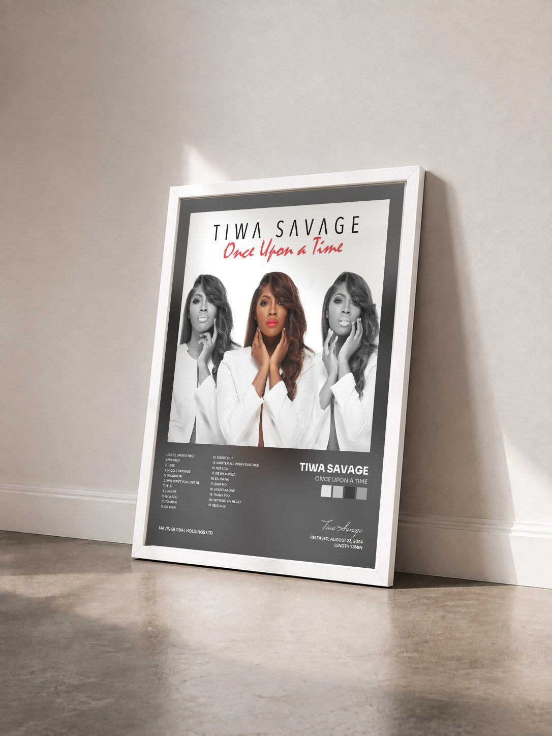 #blanc Once Upon A Time von Tiwa Savage als gerahmter Kunstdruck von schräg gesehen, weißer Rahmen