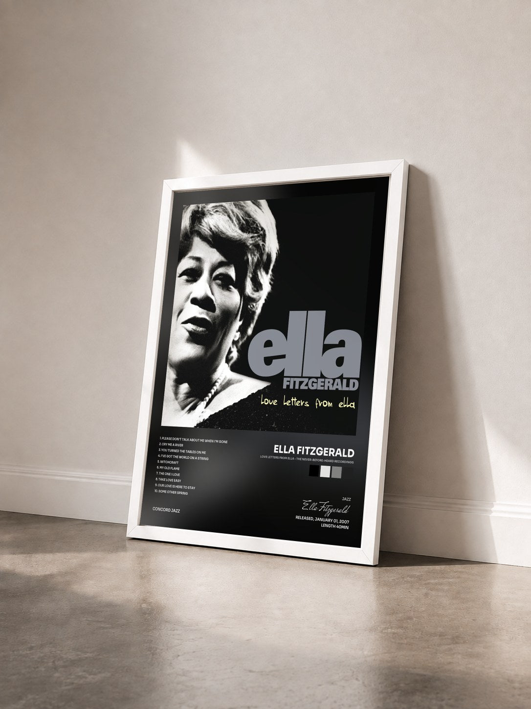 #blanc Tableau de l'album Love Letters From Ella - The Never-Before-Heard Recordings de Ella Fitzgerald vu de trois quarts, cadre blanc