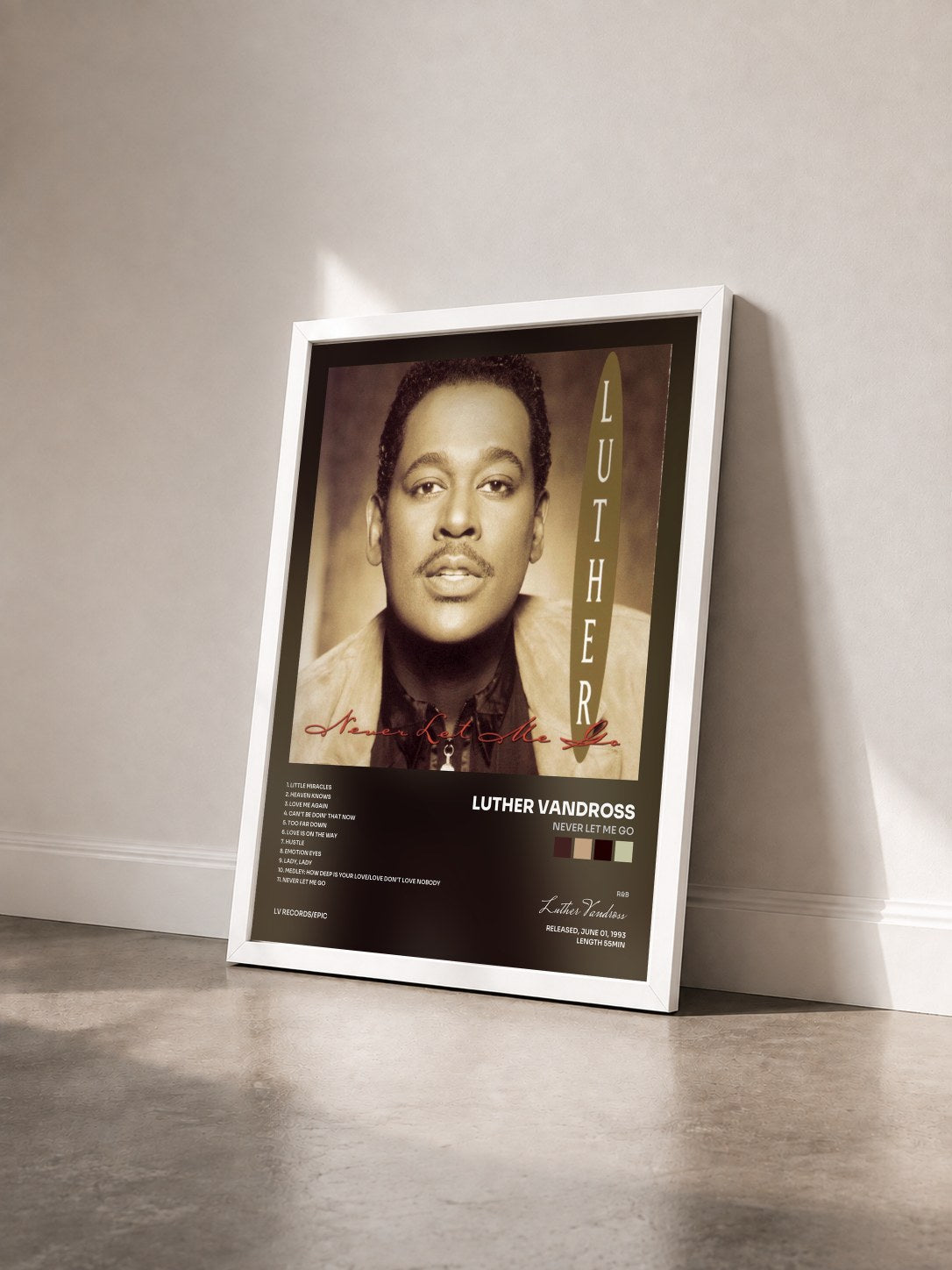 #blanc Tableau de l'album Never Let Me Go de Luther Vandross vu de trois quarts, cadre blanc