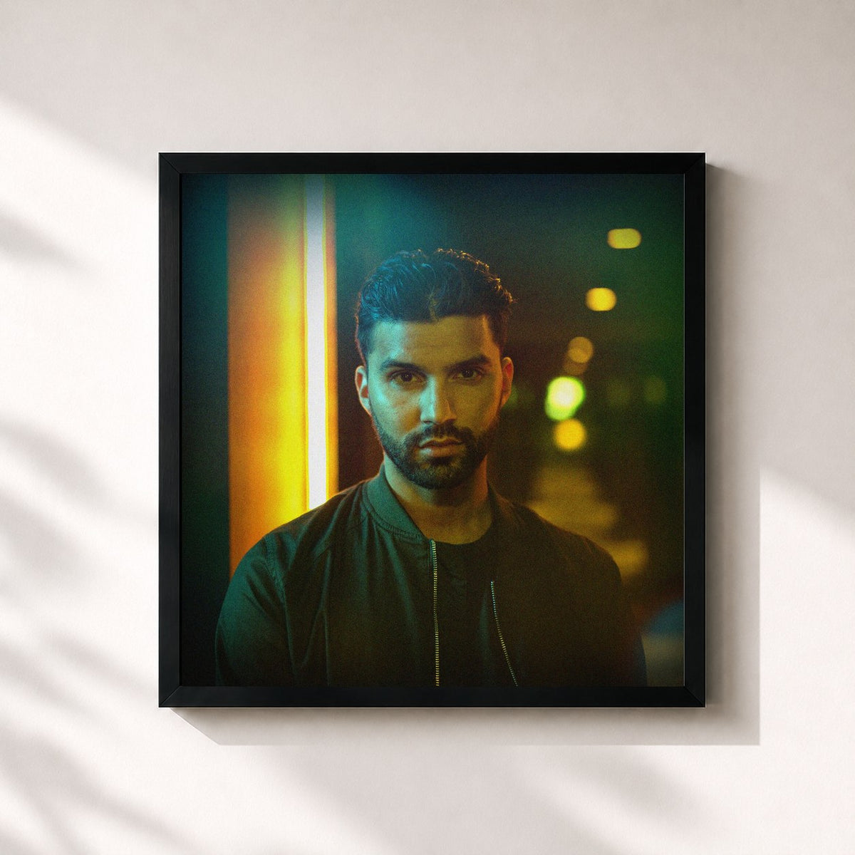 #noir Tableau carré de l'album Trouble de R3HAB, cadre noir 32x32 cm