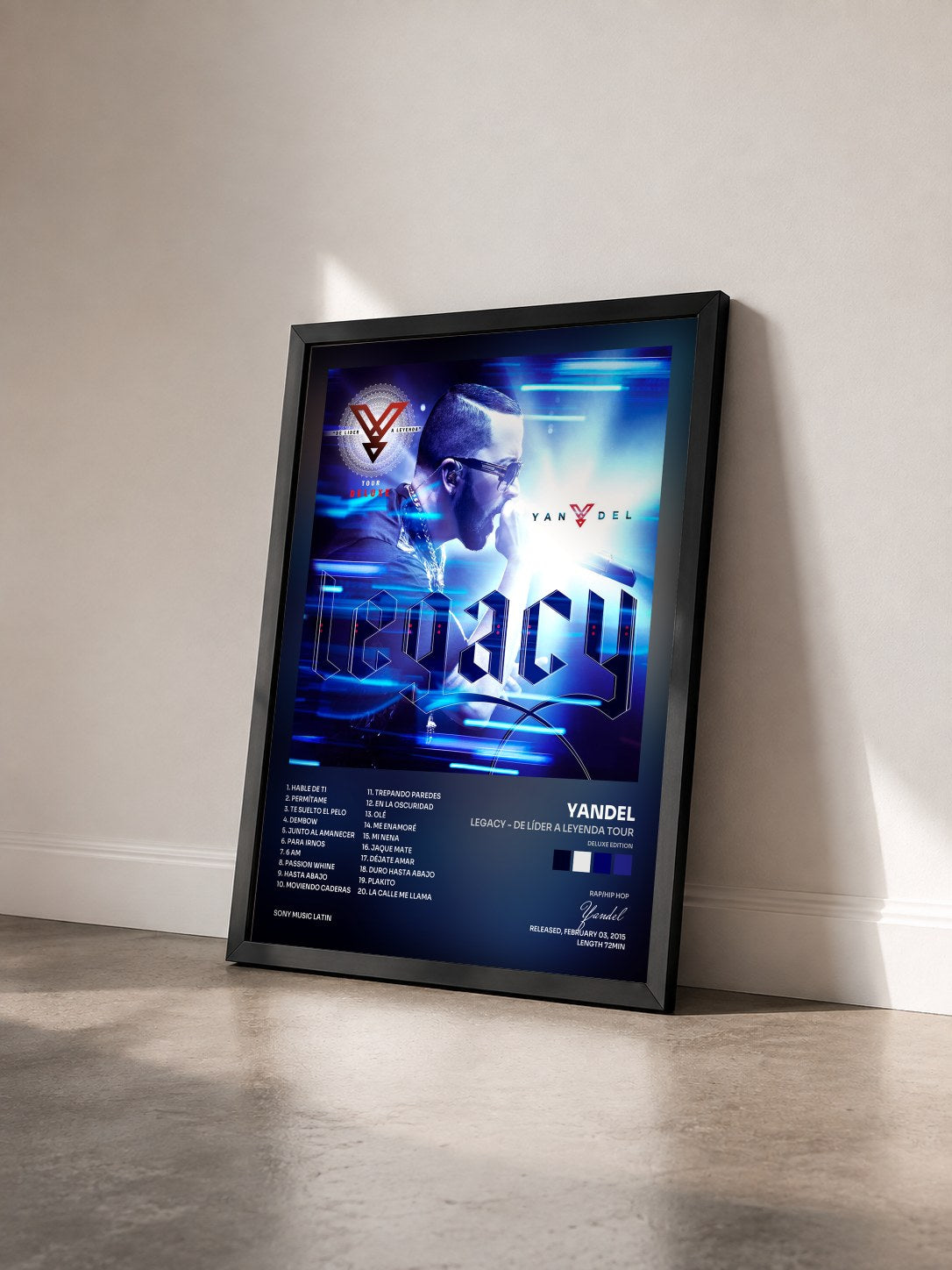 #noir Legacy - De Líder a Leyenda Tour (Deluxe Edition) von Yandel als gerahmter Kunstdruck von schräg gesehen, schwarzer Rahmen
