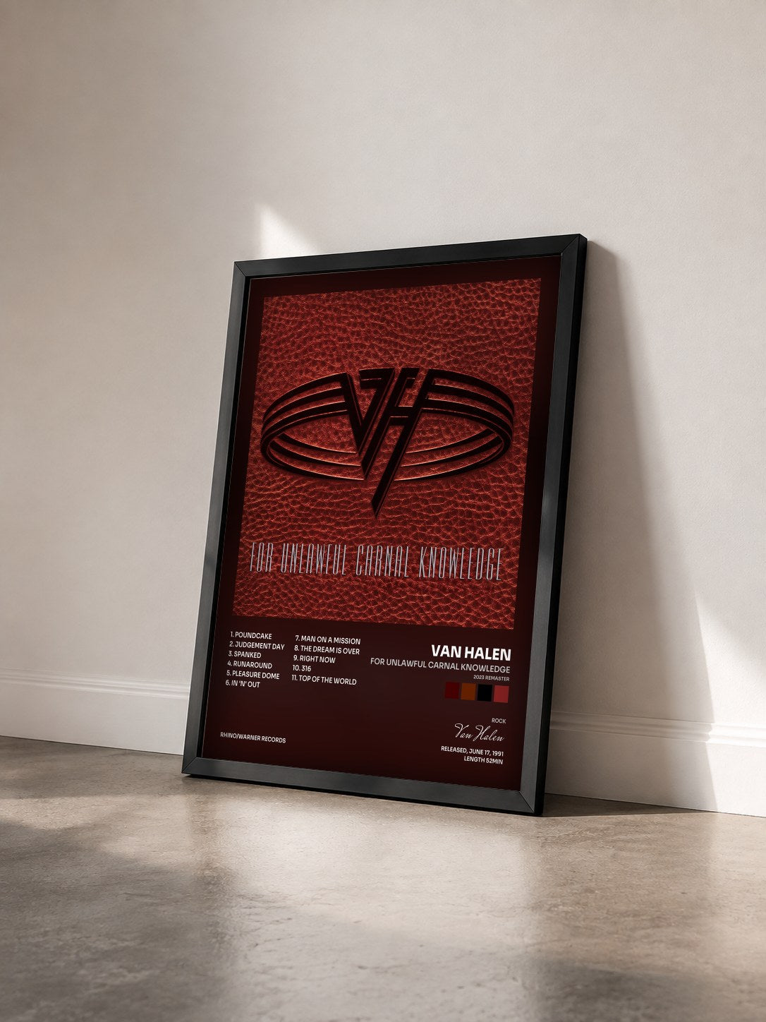 #noir Tableau de l'album For Unlawful Carnal Knowledge (2023 Remaster) de Van Halen vu de trois quarts, cadre noir