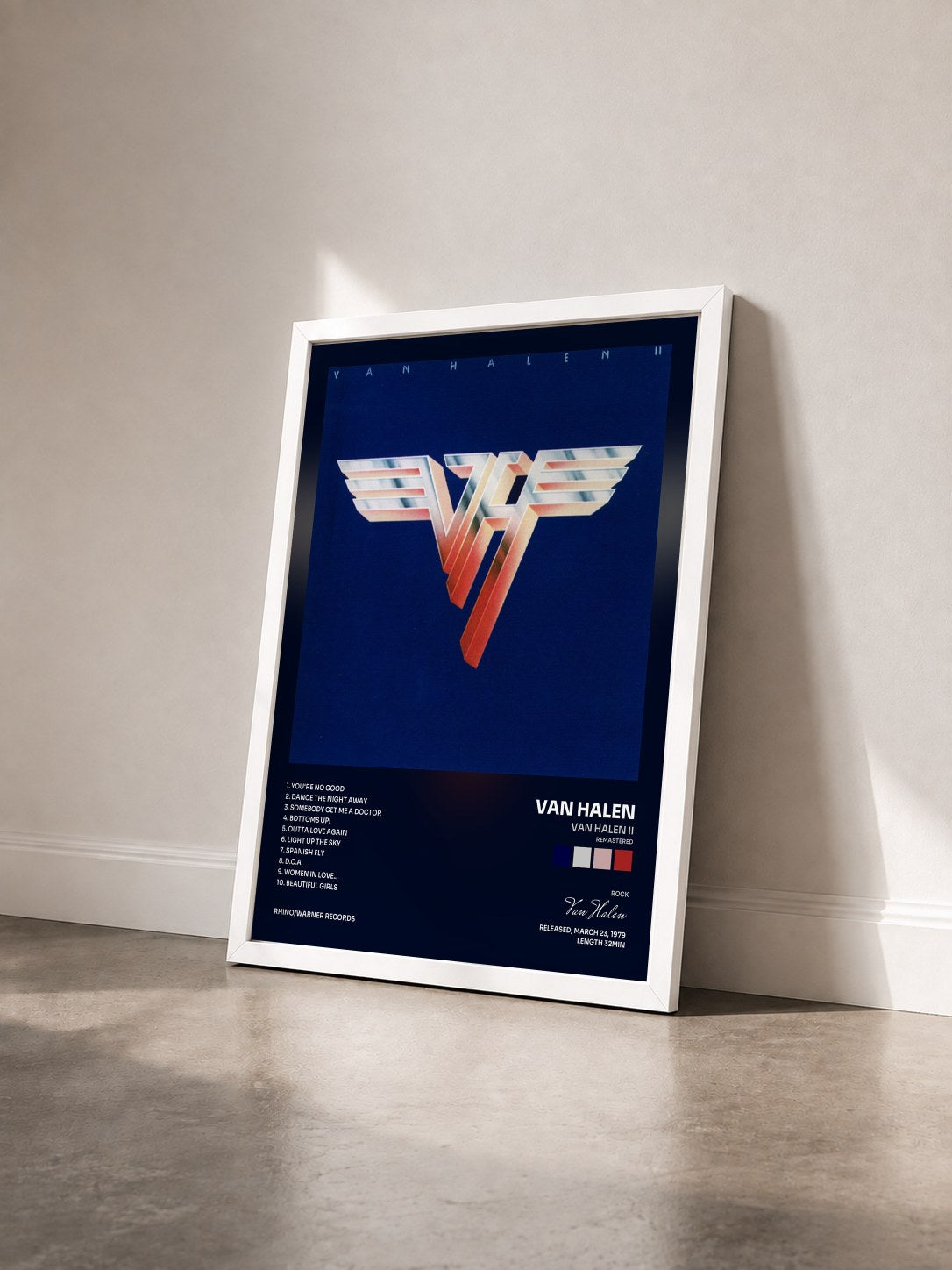 #blanc Tableau de l'album Van Halen II (Remastered) de Van Halen vu de trois quarts, cadre blanc