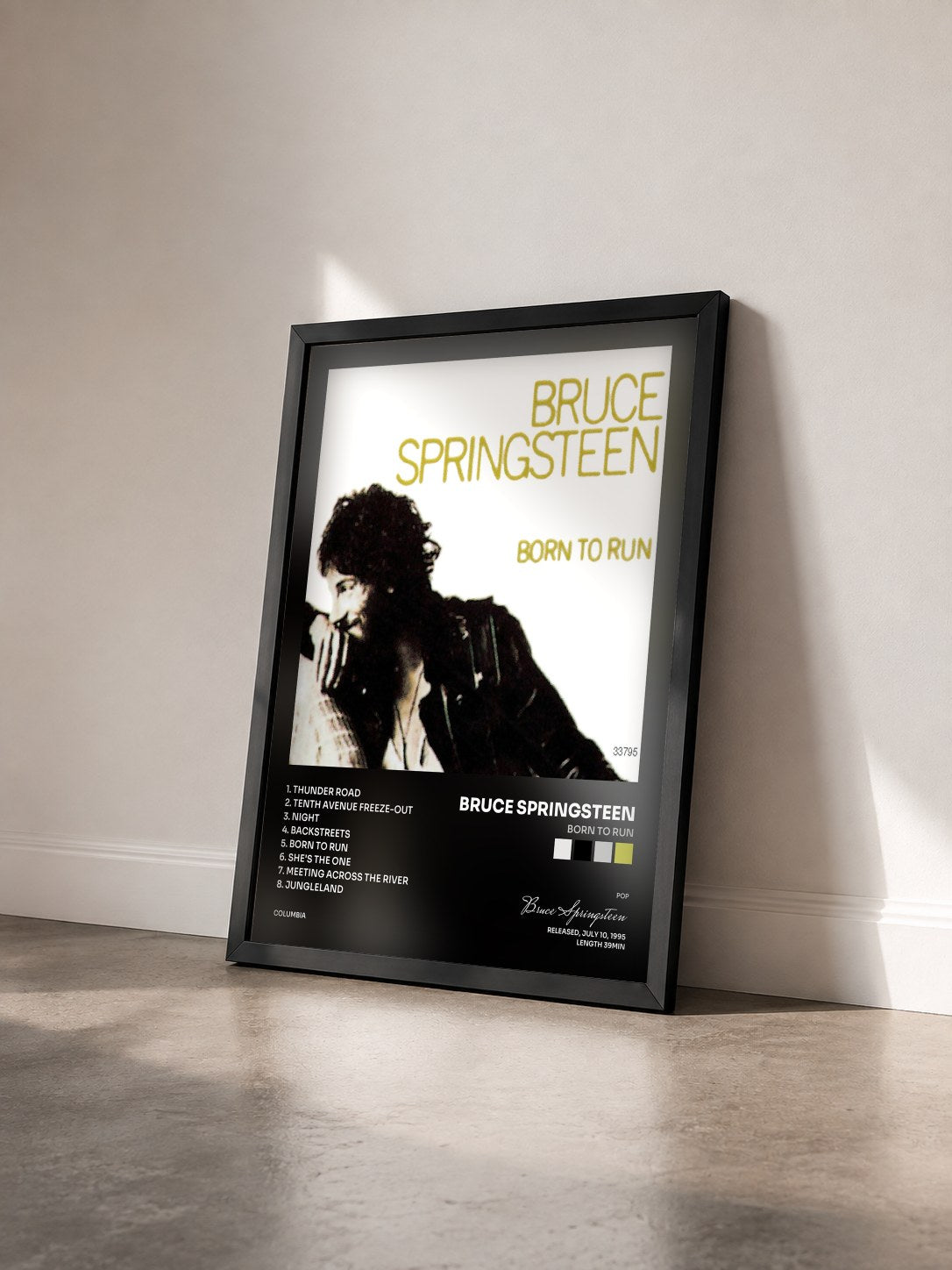 #noir Tableau de l'album BORN TO RUN de Bruce Springsteen vu de trois quarts, cadre noir
