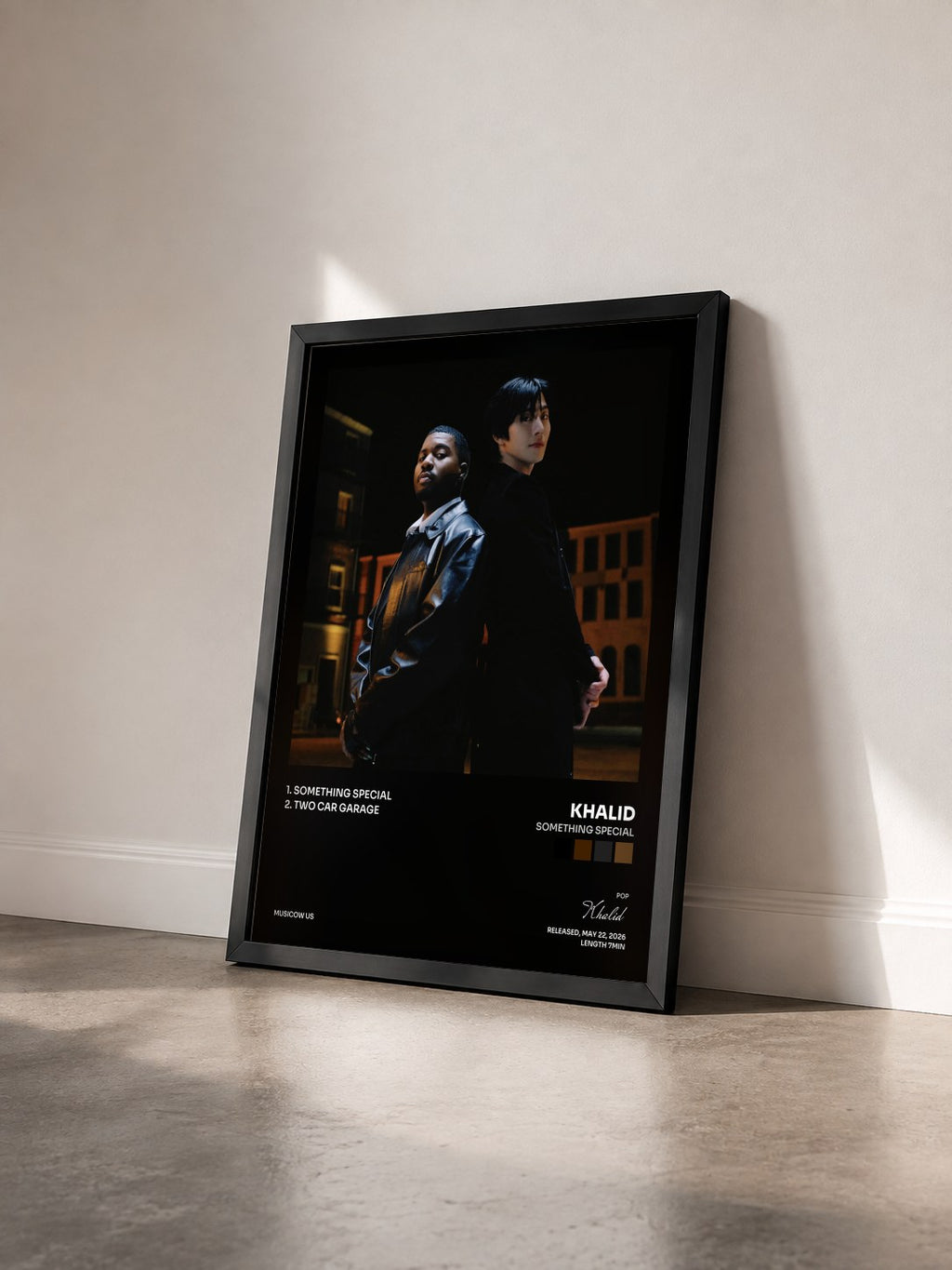 #noir Tableau de l'album Something Special de Khalid vu de trois quarts, cadre noir
